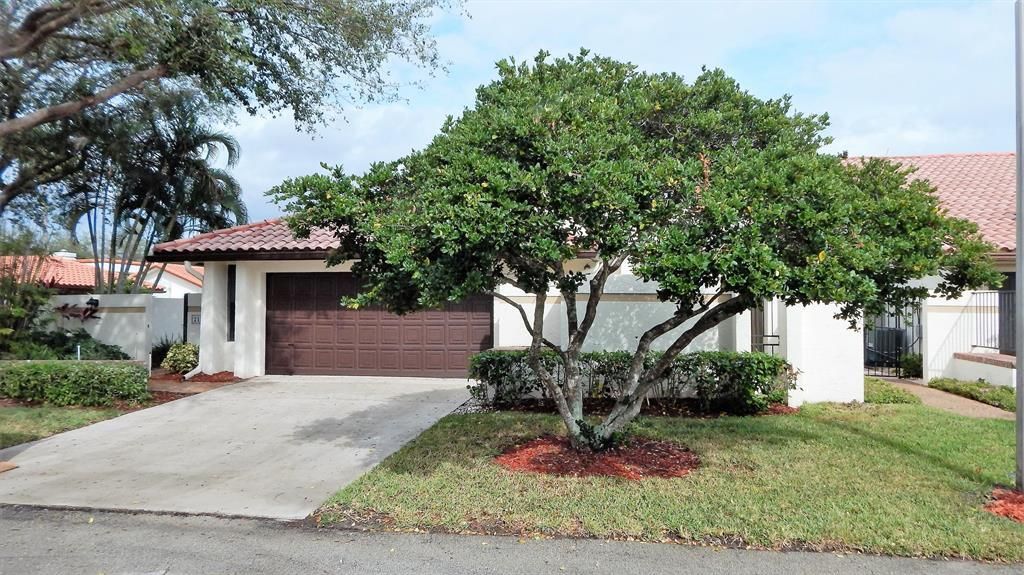 Photo of 21500 Campo Allegro Drive, Boca Raton, FL 33433 (MLS # B26017545)