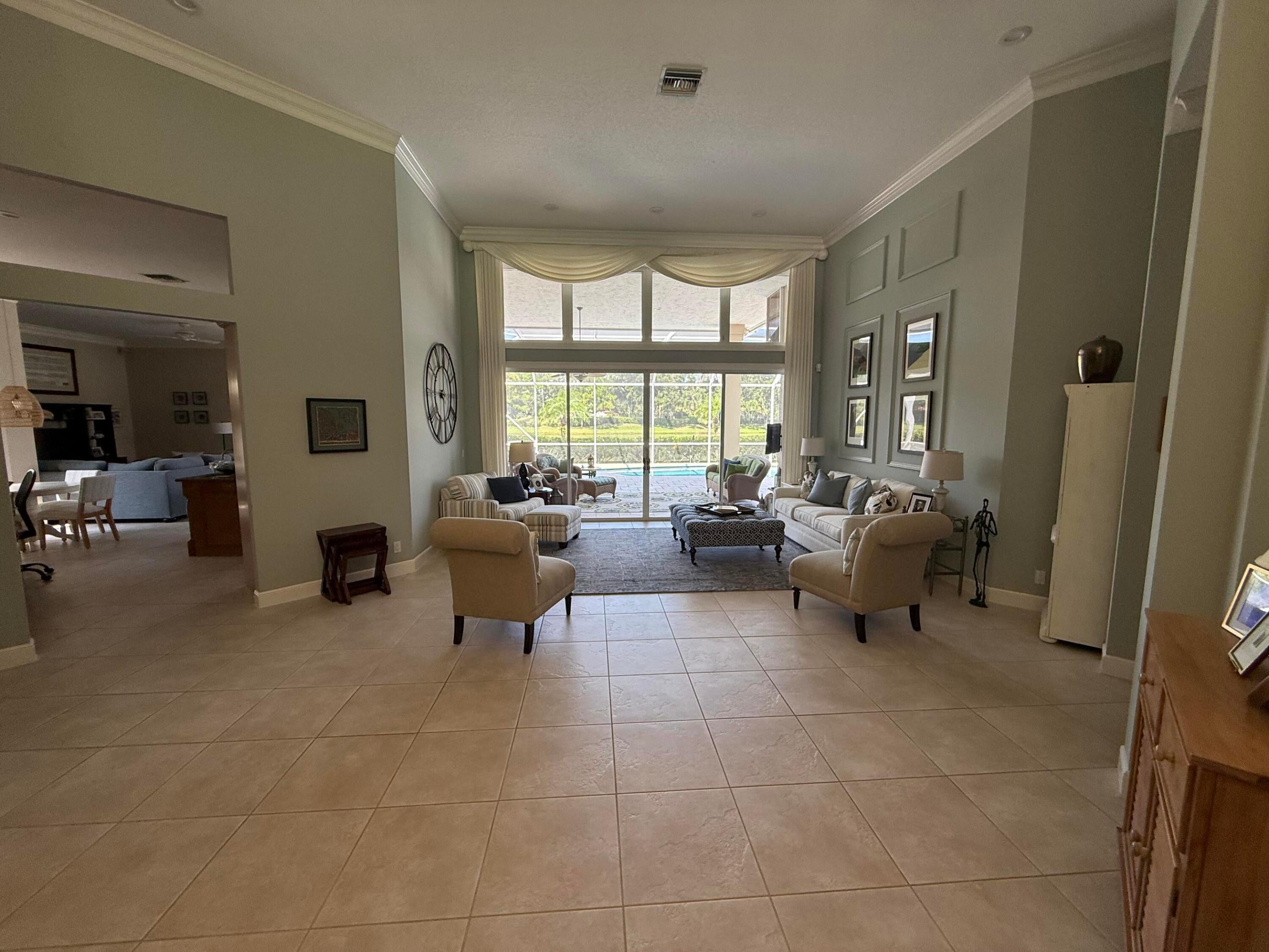115 N RIVER Drive W