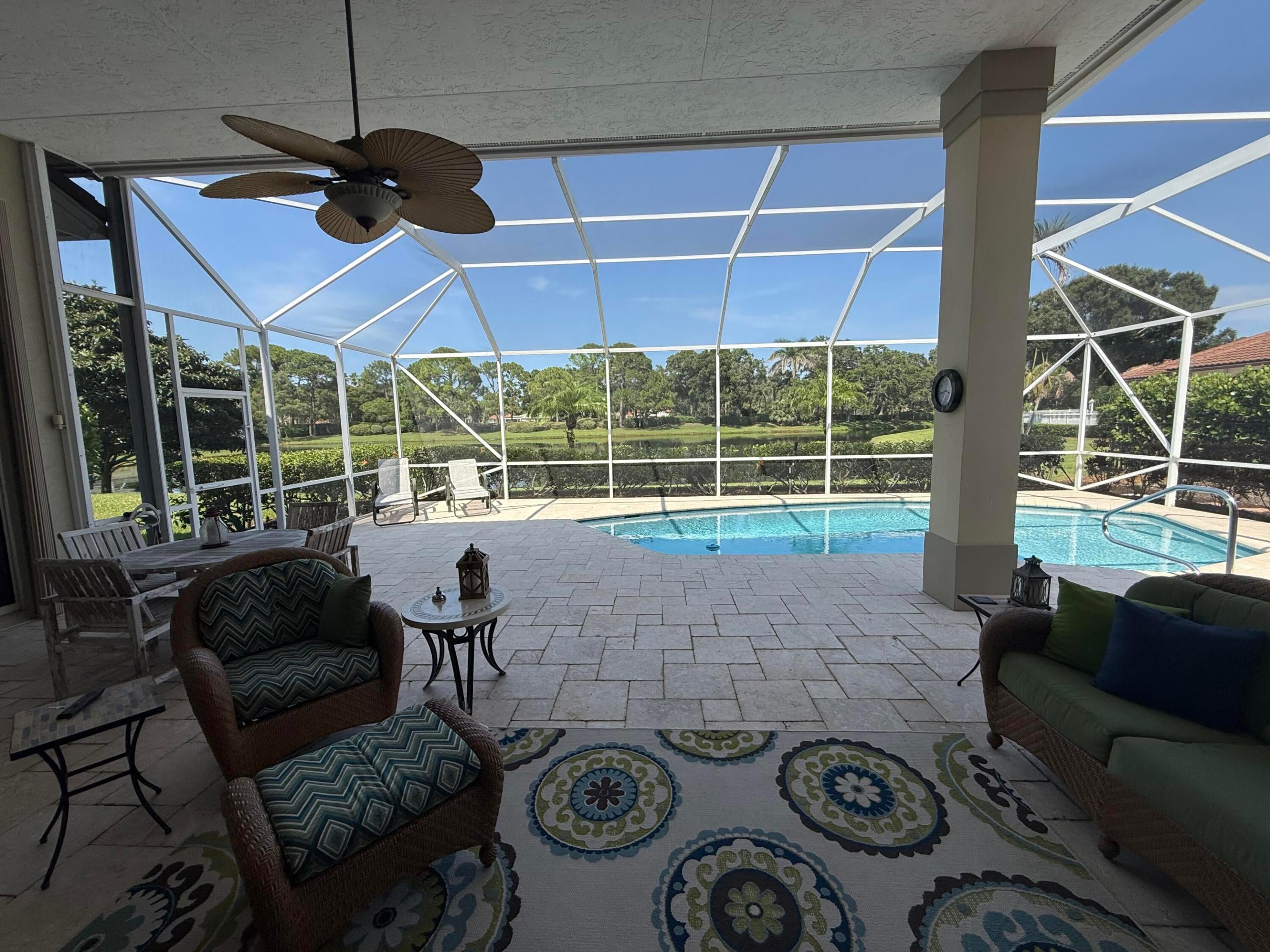 115 N RIVER Drive W
