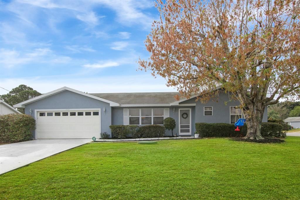 Photo of 2562 SE Jason Avenue, Port Saint Lucie, FL 34952 (MLS # R10691452)