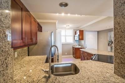 LAKE EMERALD - Residential