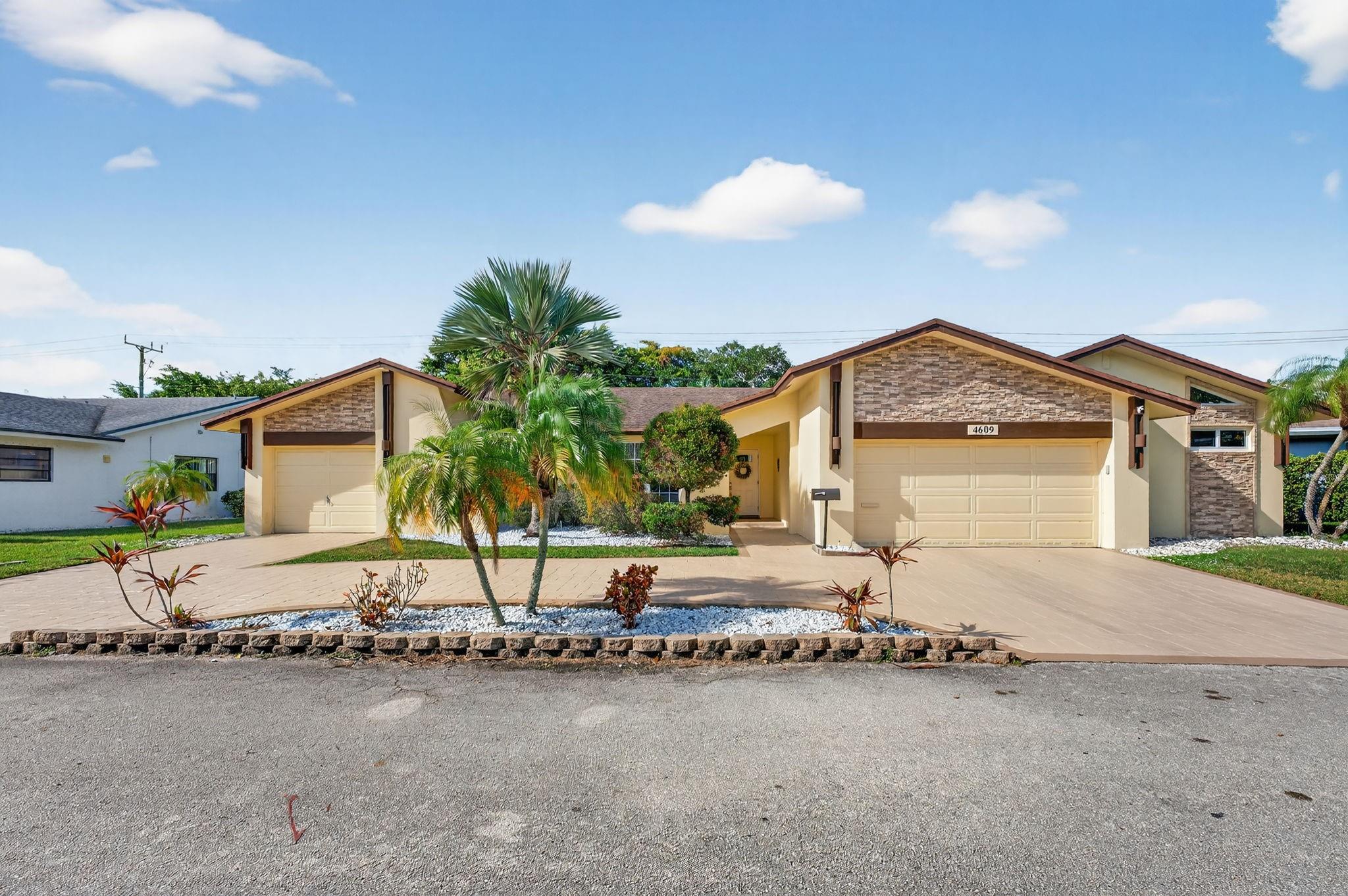 4609 Norfolk Island Pine Dr, Tamarac, FL, 33319/$649,000 1 4609 Norfolk Island Pine Dr