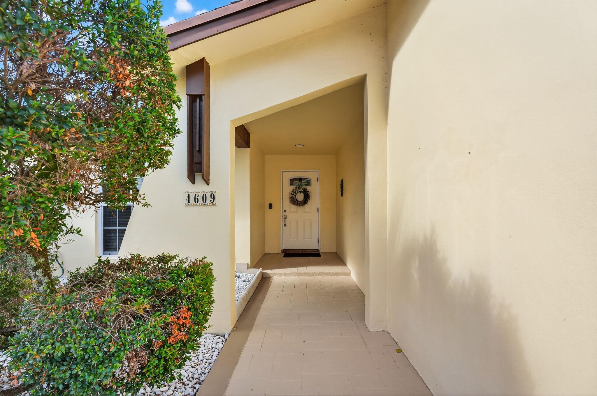 4609 Norfolk Island Pine Dr, Tamarac, FL, 33319/$649,000 4 4609 Norfolk Island Pine Dr