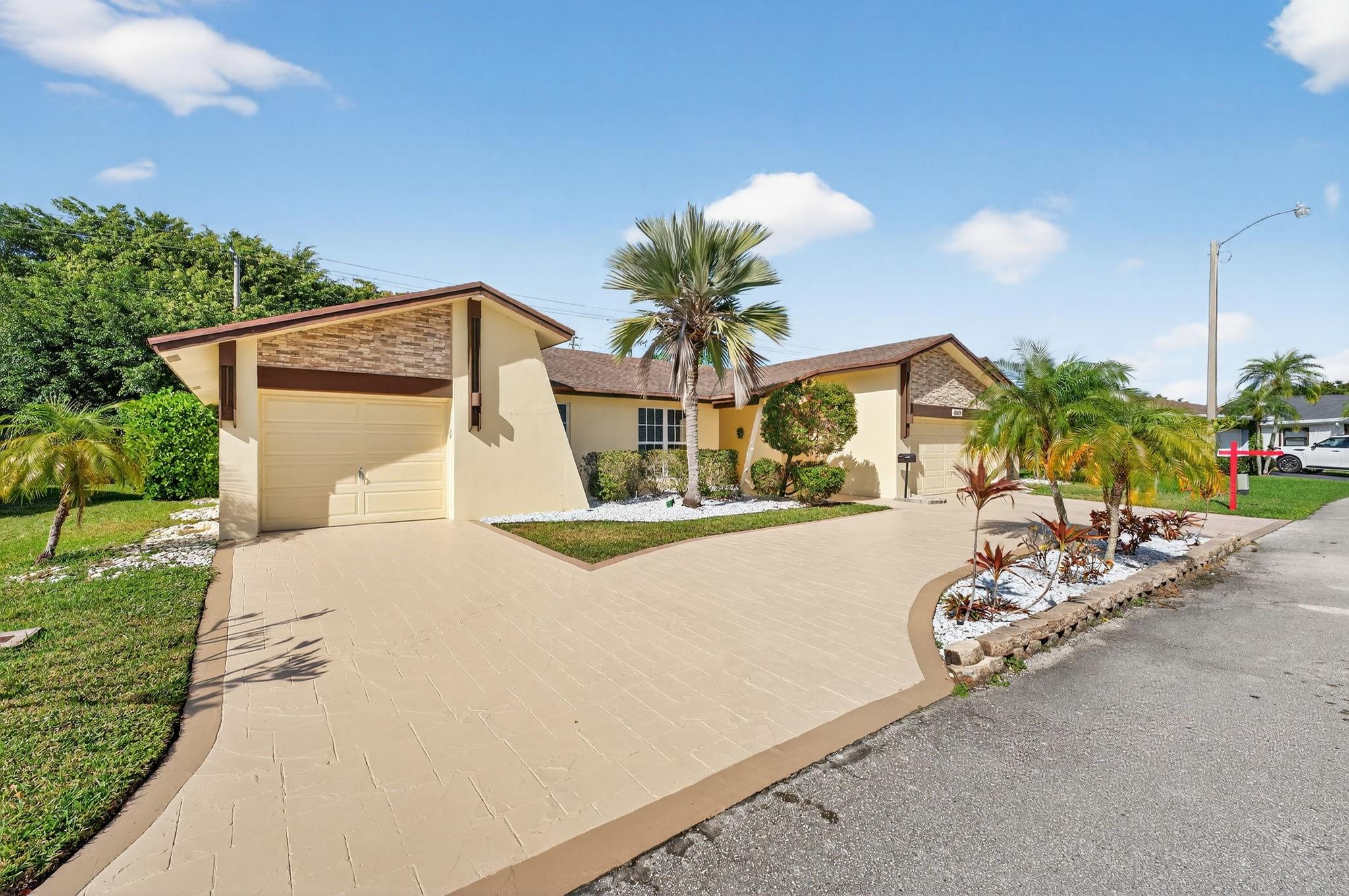 4609 Norfolk Island Pine Dr, Tamarac, FL, 33319/$649,000 3 4609 Norfolk Island Pine Dr