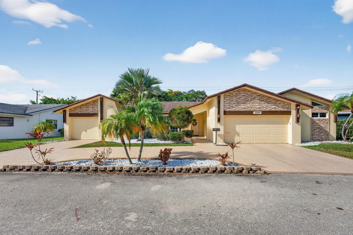 4609 Norfolk Island Pine Drive