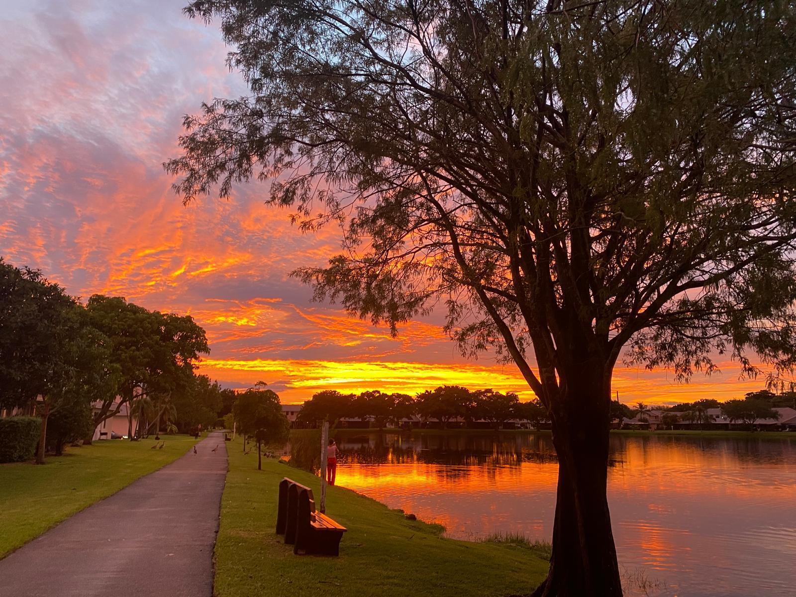 COUNTRY LAKE - Residential Lease