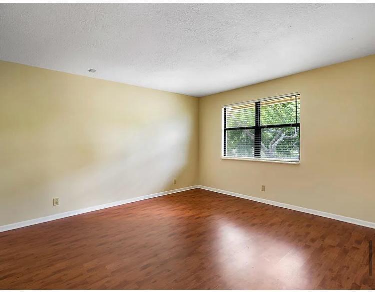 COUNTRY LAKE - Residential Lease