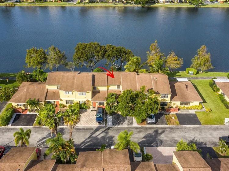 COUNTRY LAKE - Residential Lease