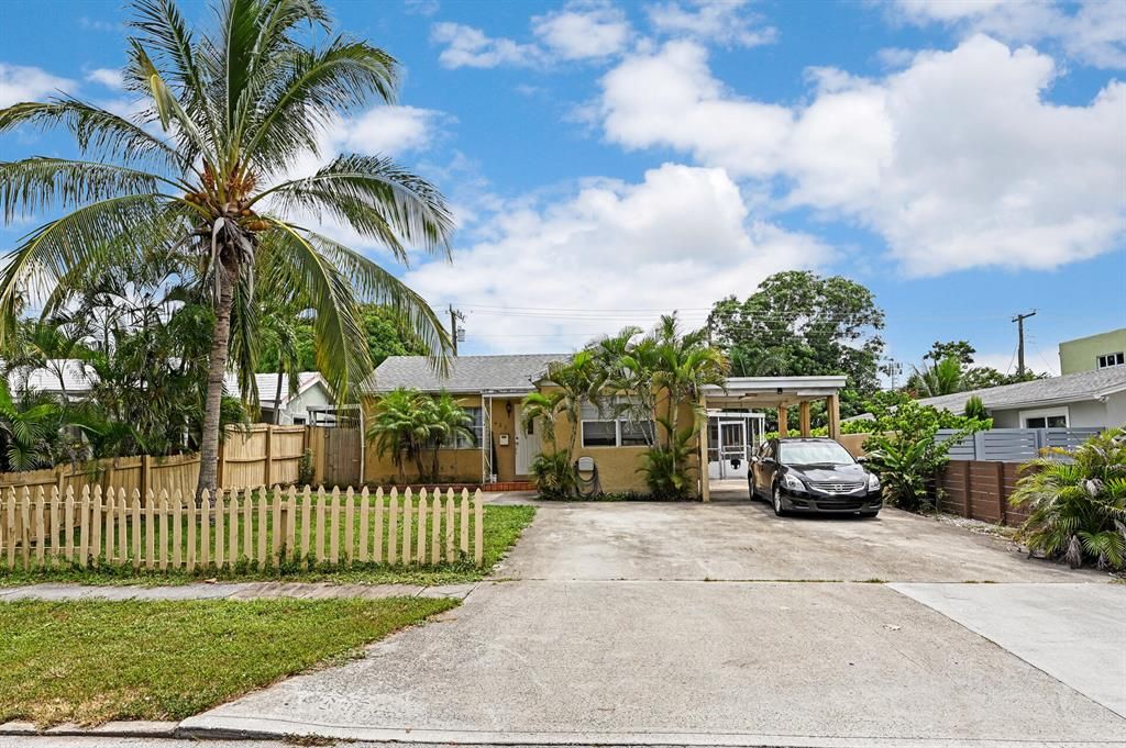 Photo of 420 Lytle Street, West Palm Beach, FL 33405 (MLS # R10741263)