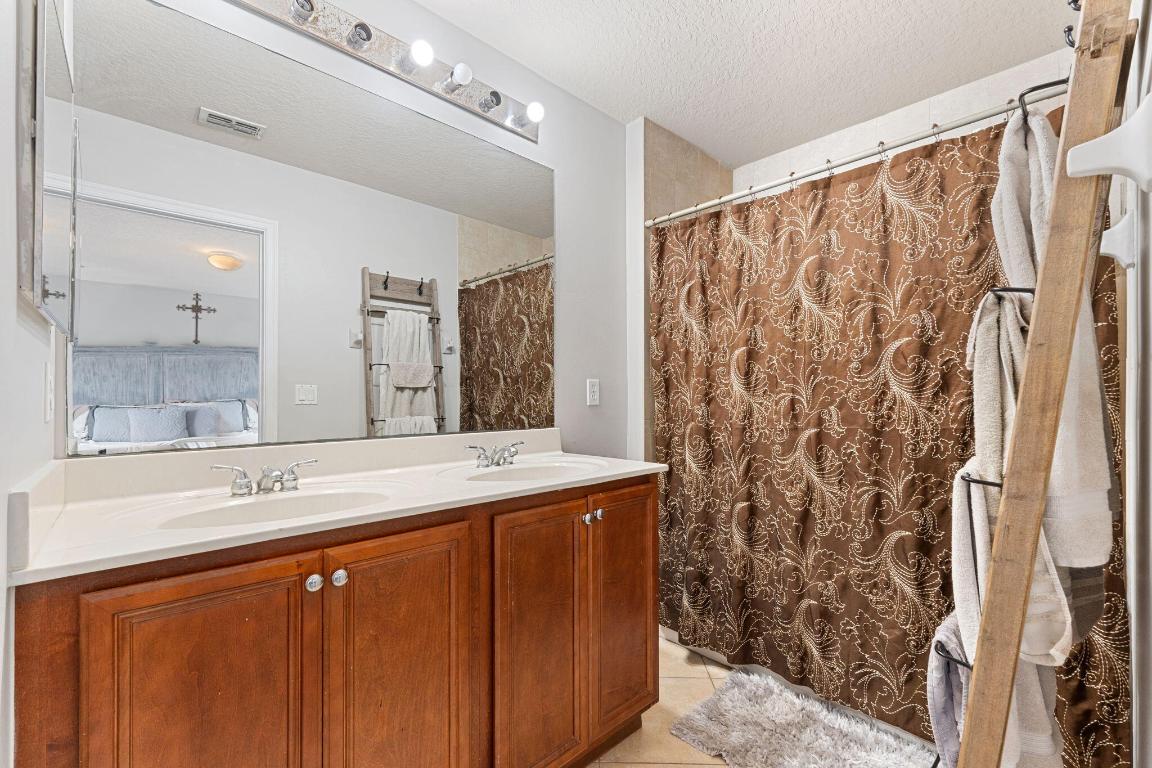 FOURTH  REPLAT OF PORTOFINO ISLES - Residential