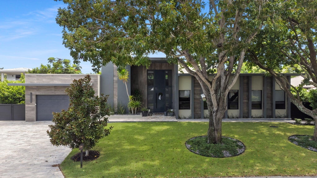 Photo of 2424 NE 27th Avenue, Fort Lauderdale, FL 33305 (MLS # B26076978)