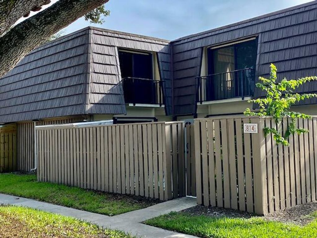 Photo of 814 8th Court, Palm Beach Gardens, FL 33410 (MLS # R10728040)