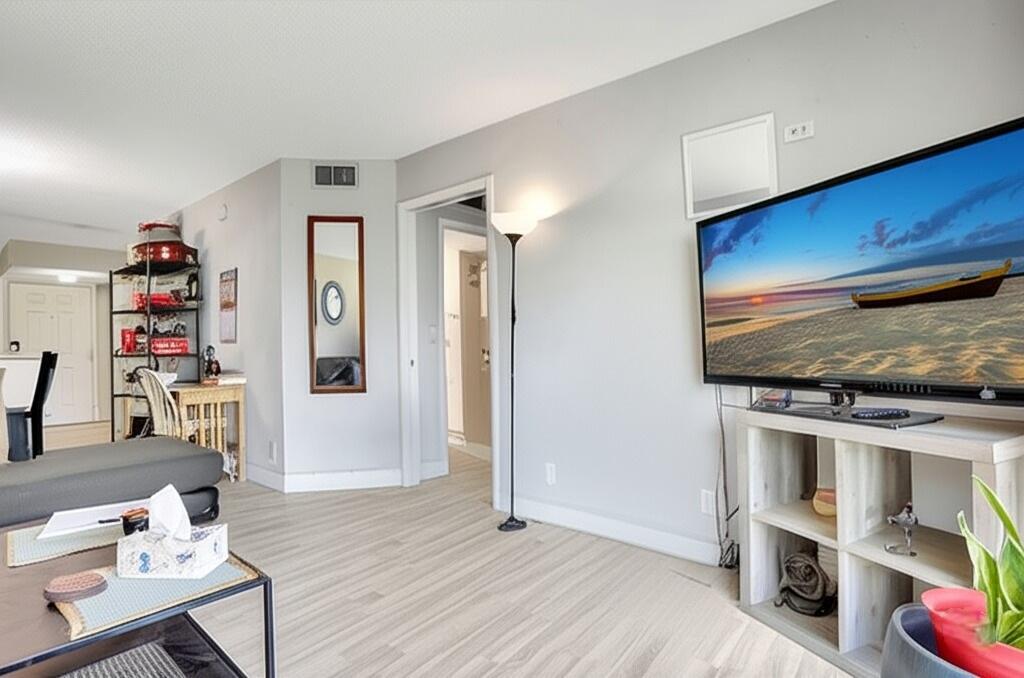 2216 N Cypress Bend Drive 501