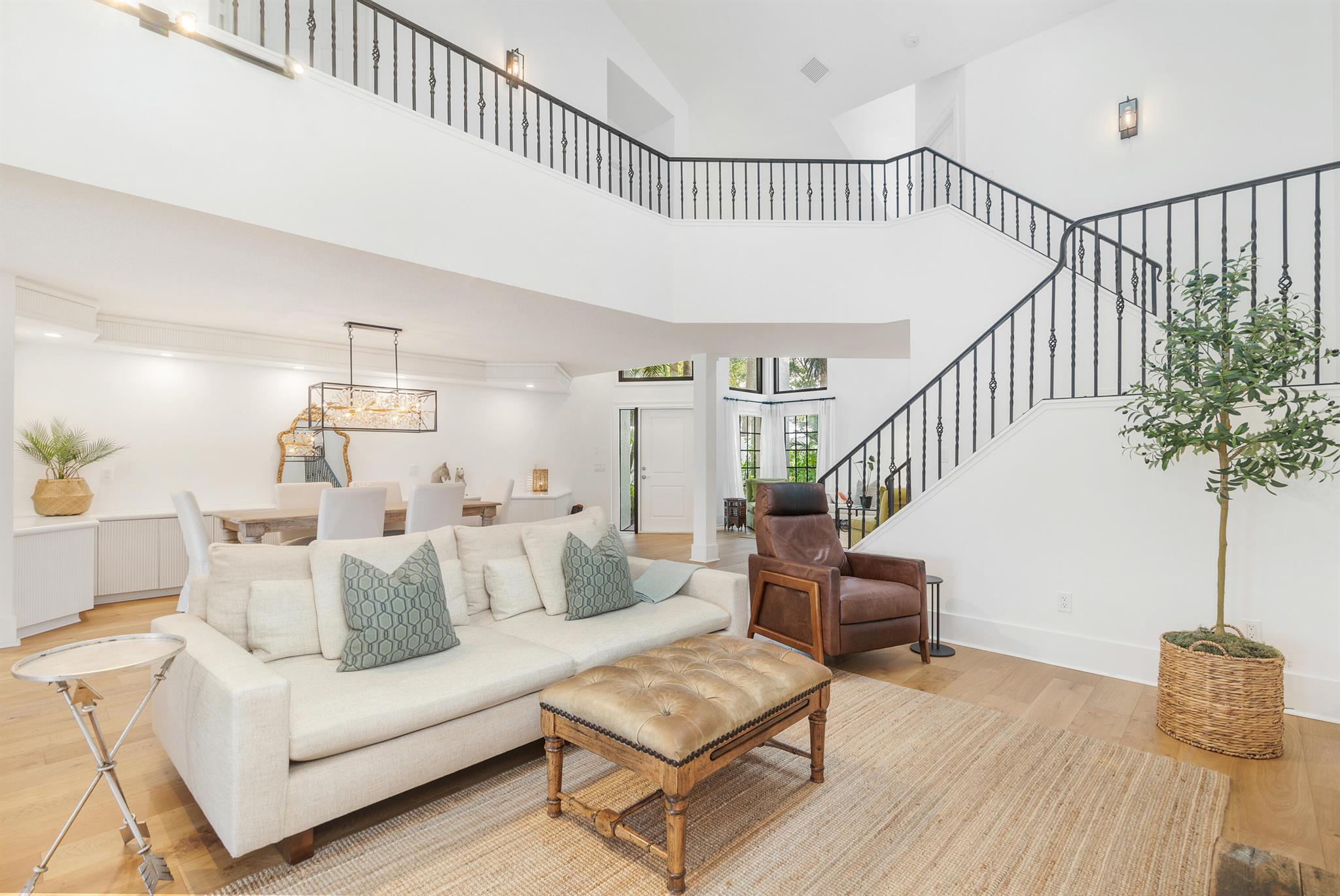 WINDSOR WAY 1 - Residential