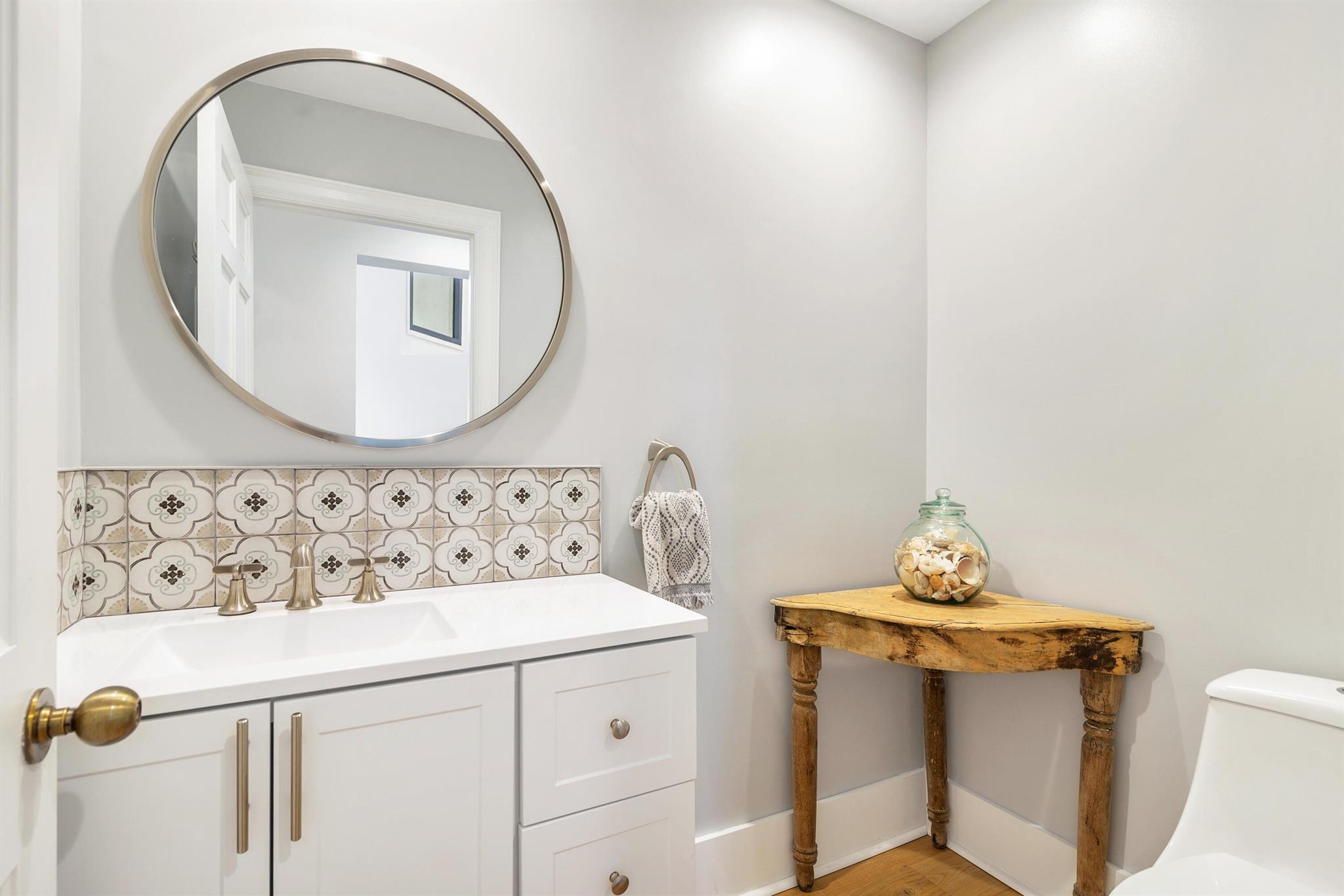 WINDSOR WAY 1 - Residential