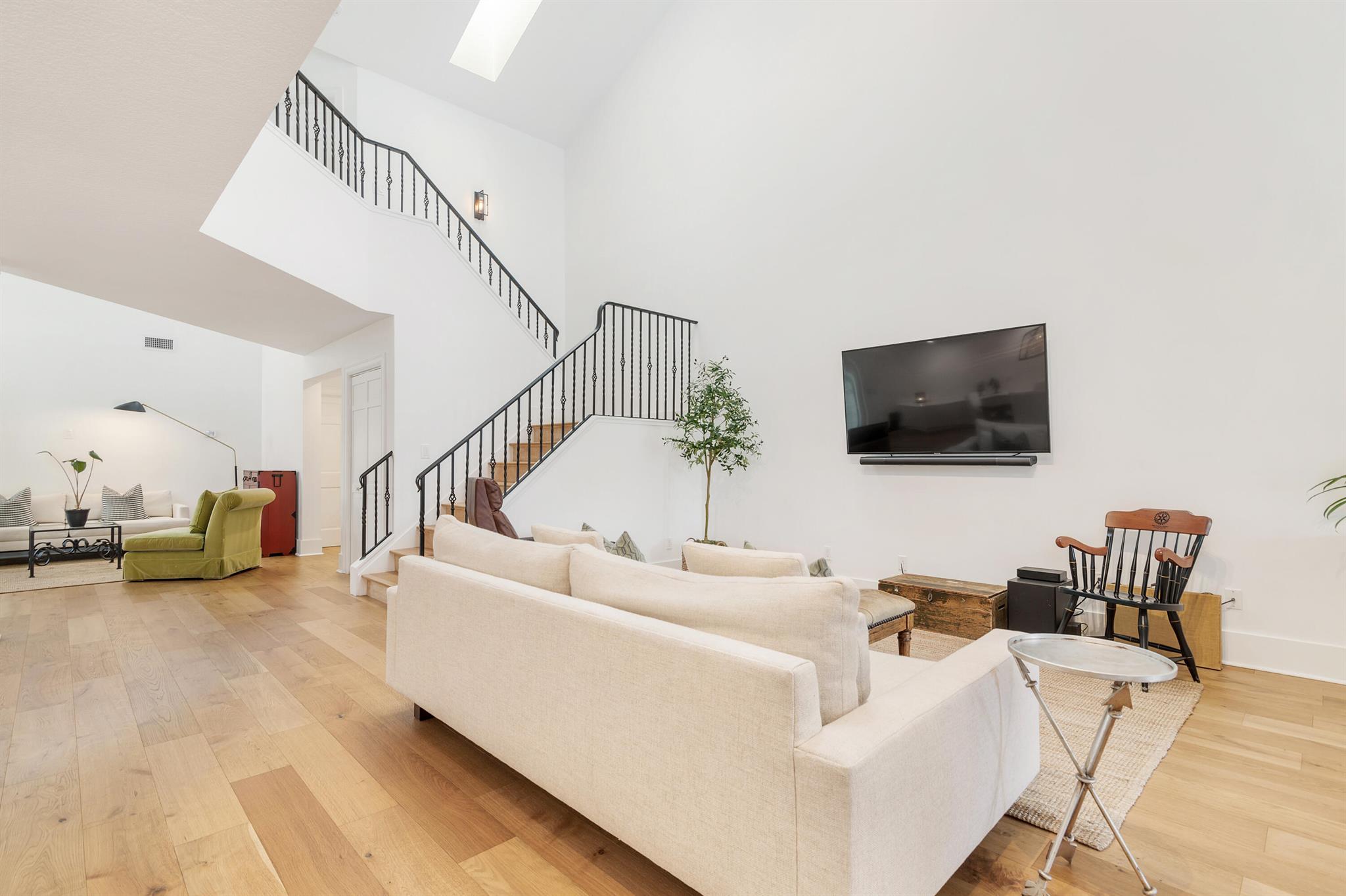 WINDSOR WAY 1 - Residential