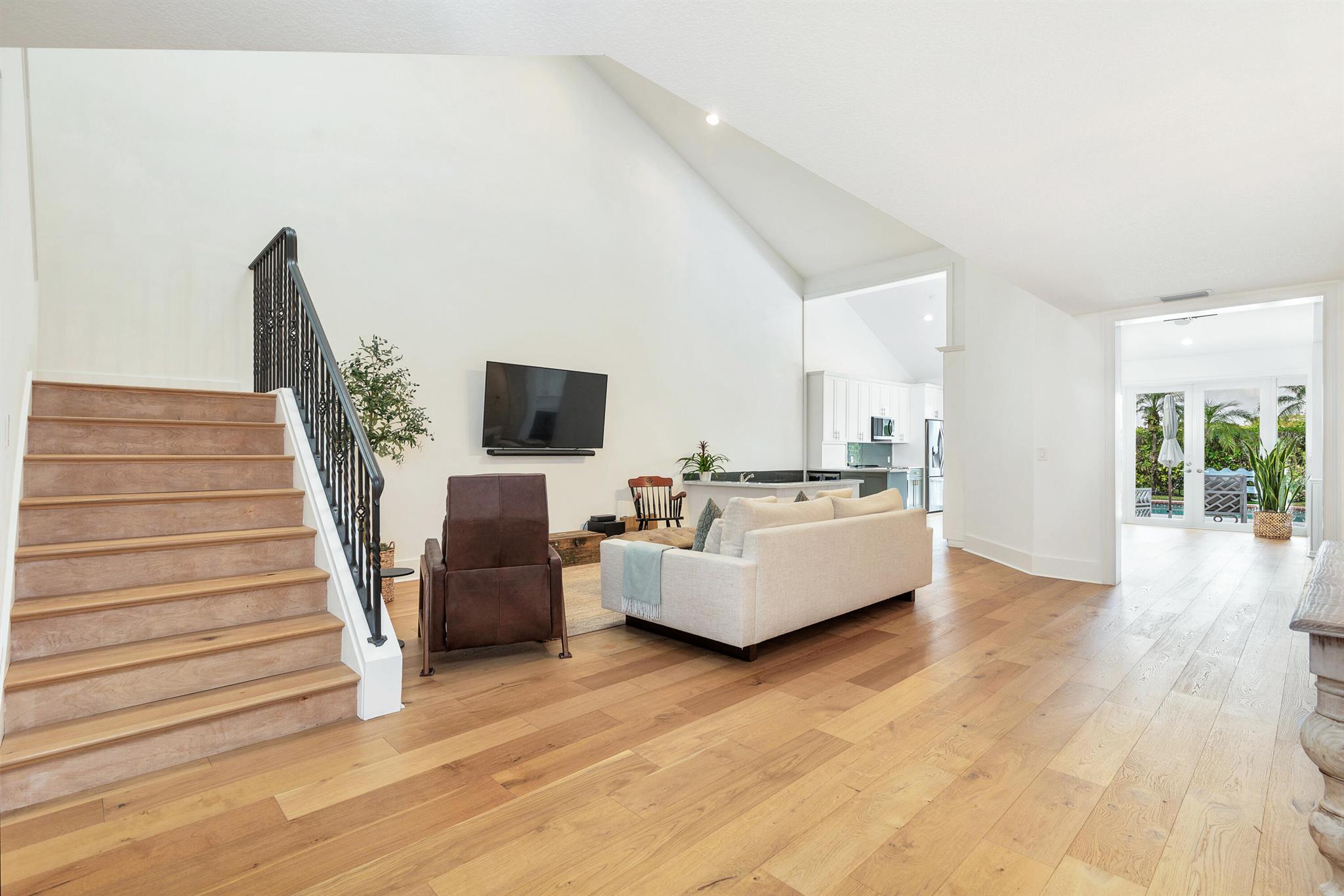 WINDSOR WAY 1 - Residential