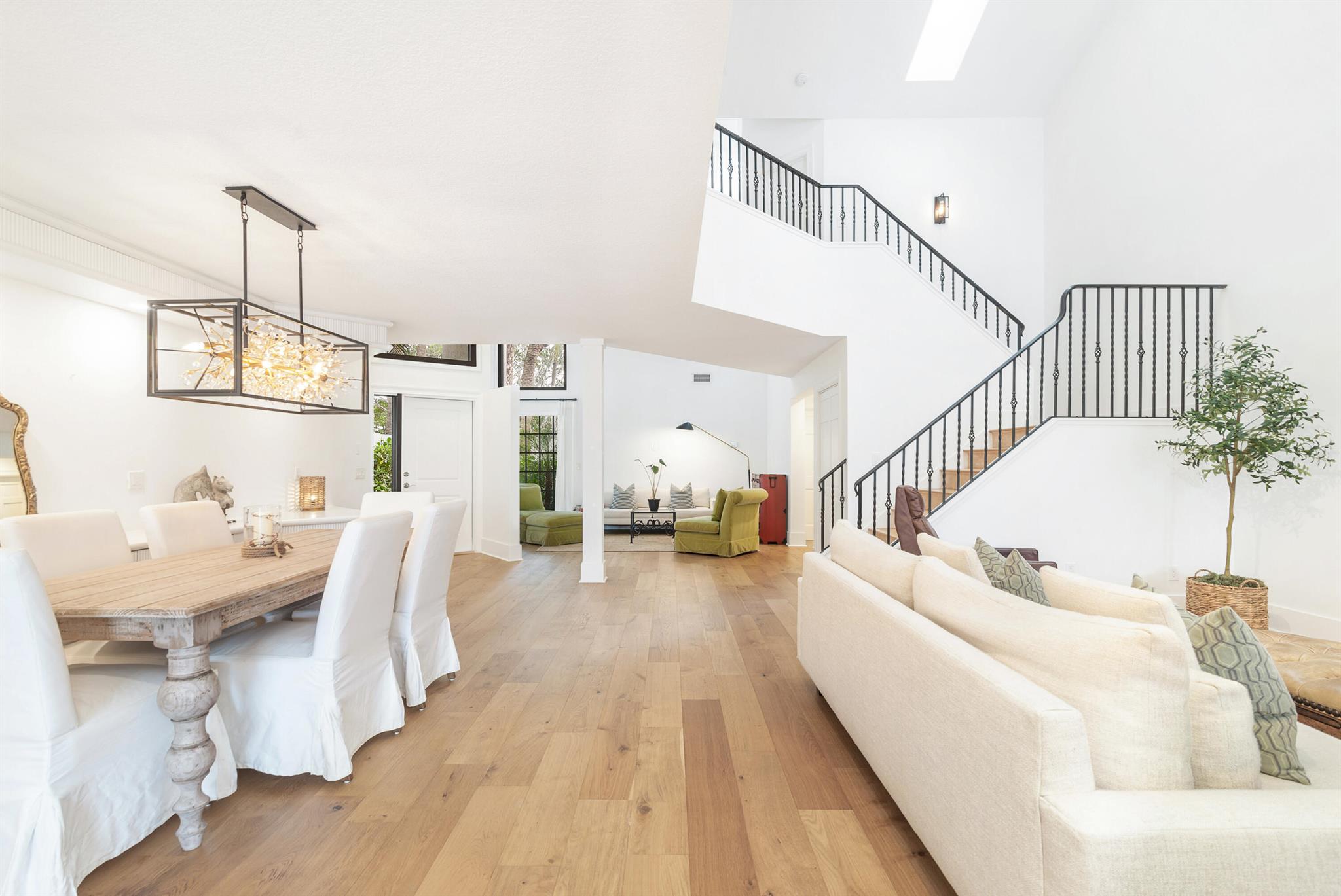 WINDSOR WAY 1 - Residential