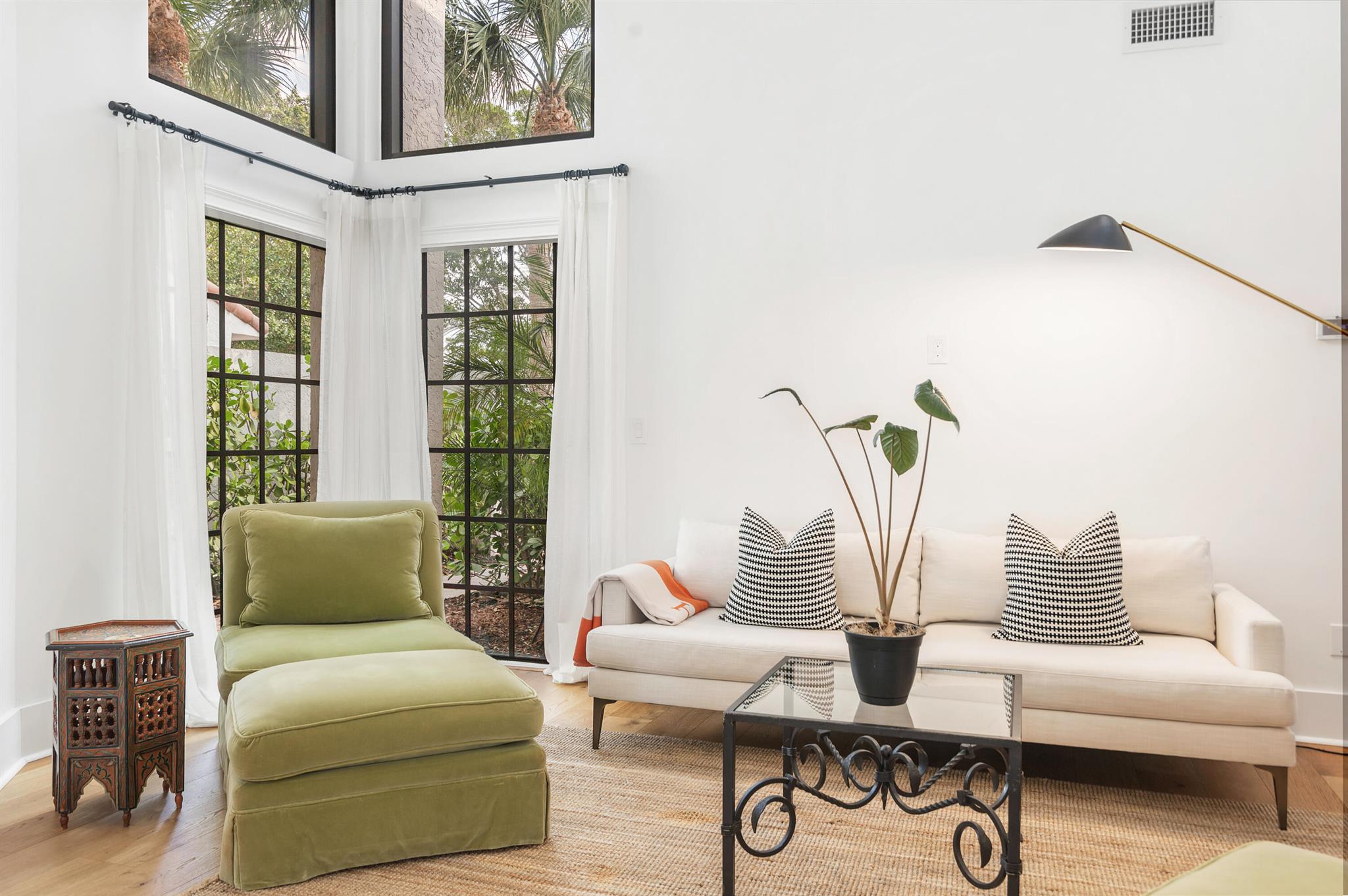 WINDSOR WAY 1 - Residential