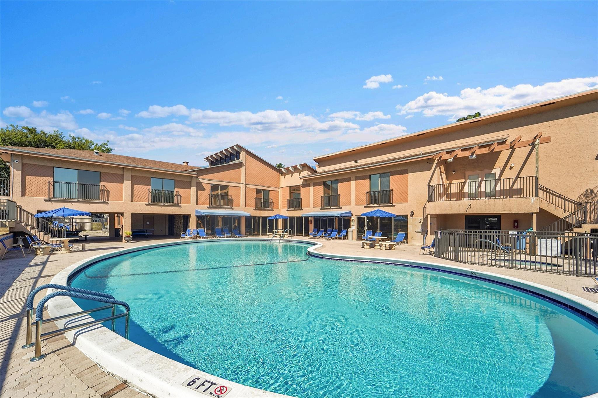 Palm Lakes Condominium - Residential