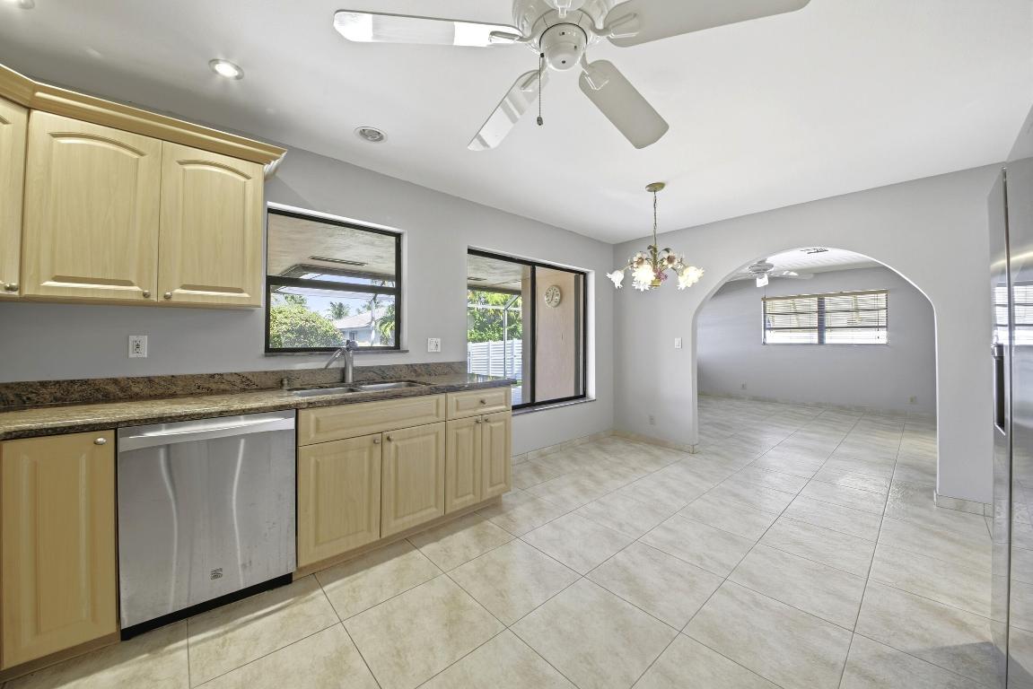 HOLLYWOOD CENTER - Residential