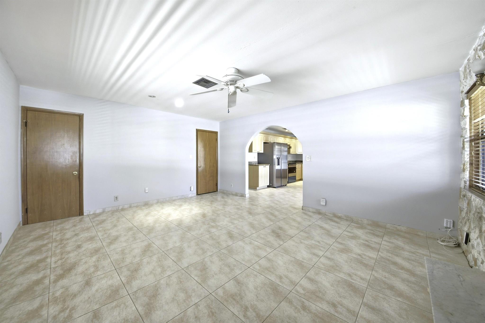 HOLLYWOOD CENTER - Residential