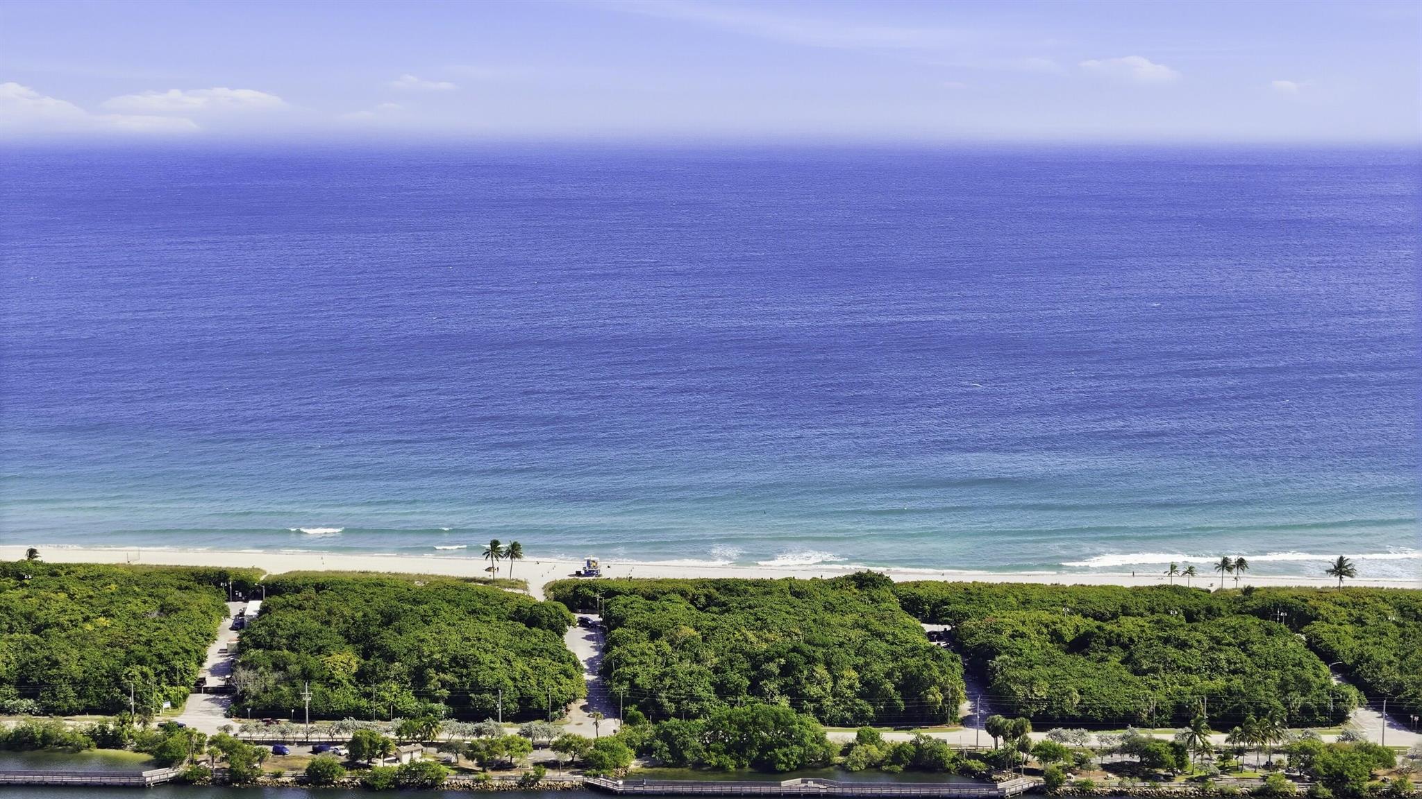 HOLLYWOOD CENTER - Residential