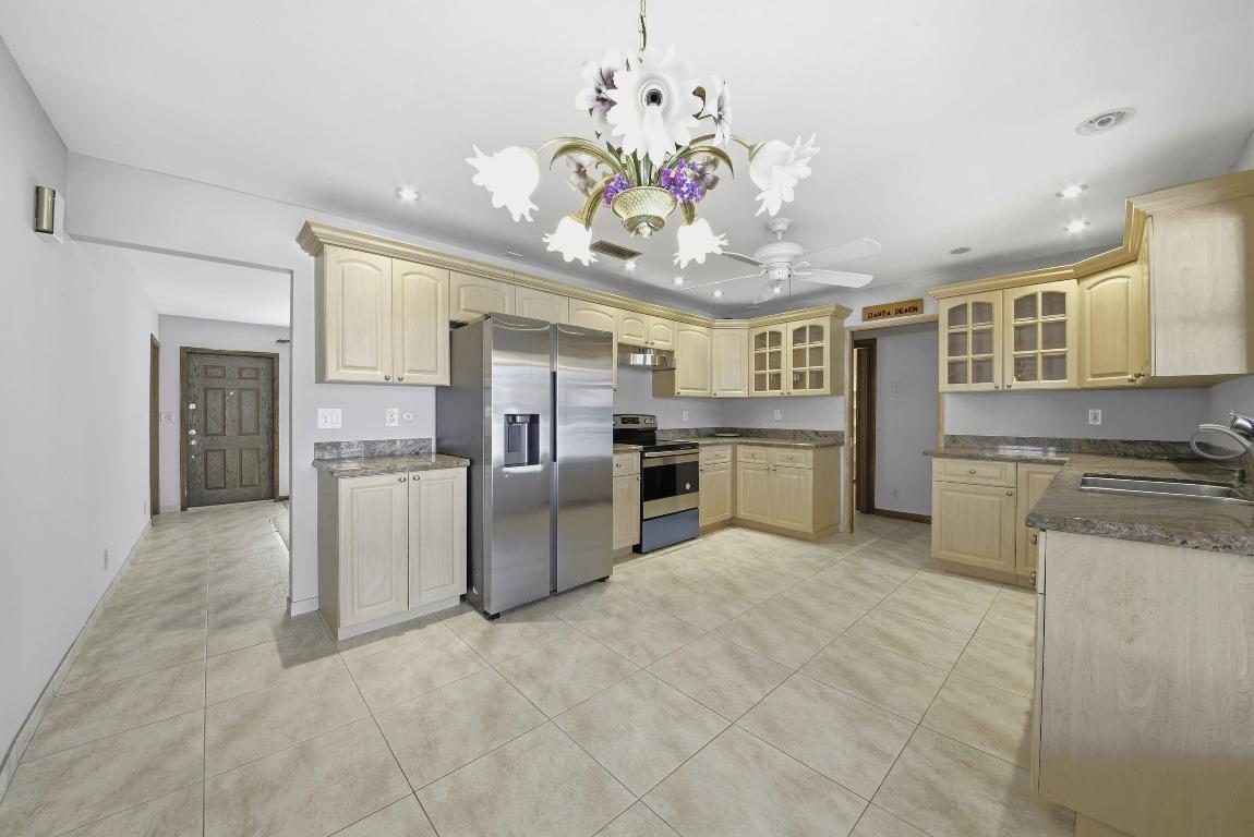 HOLLYWOOD CENTER - Residential