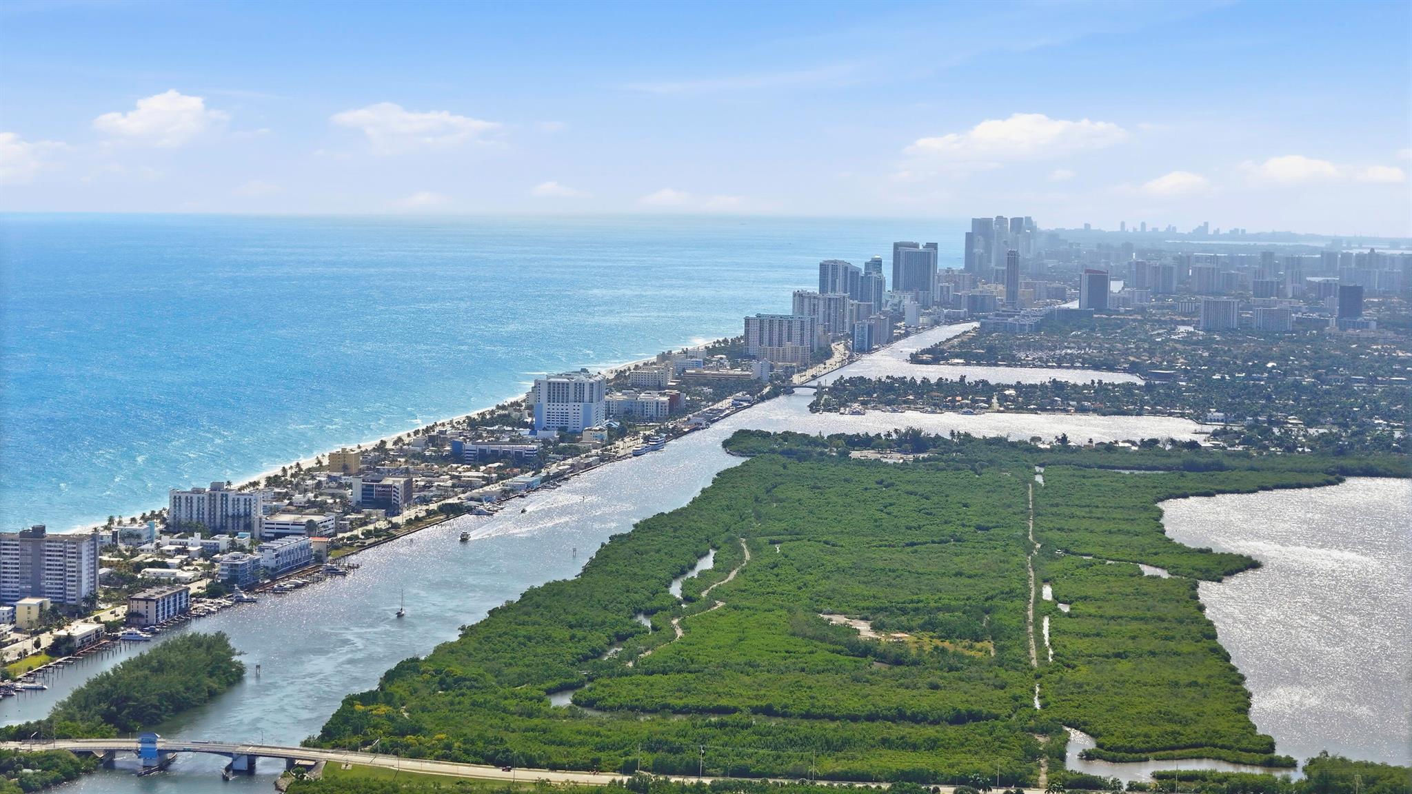 HOLLYWOOD CENTER - Residential