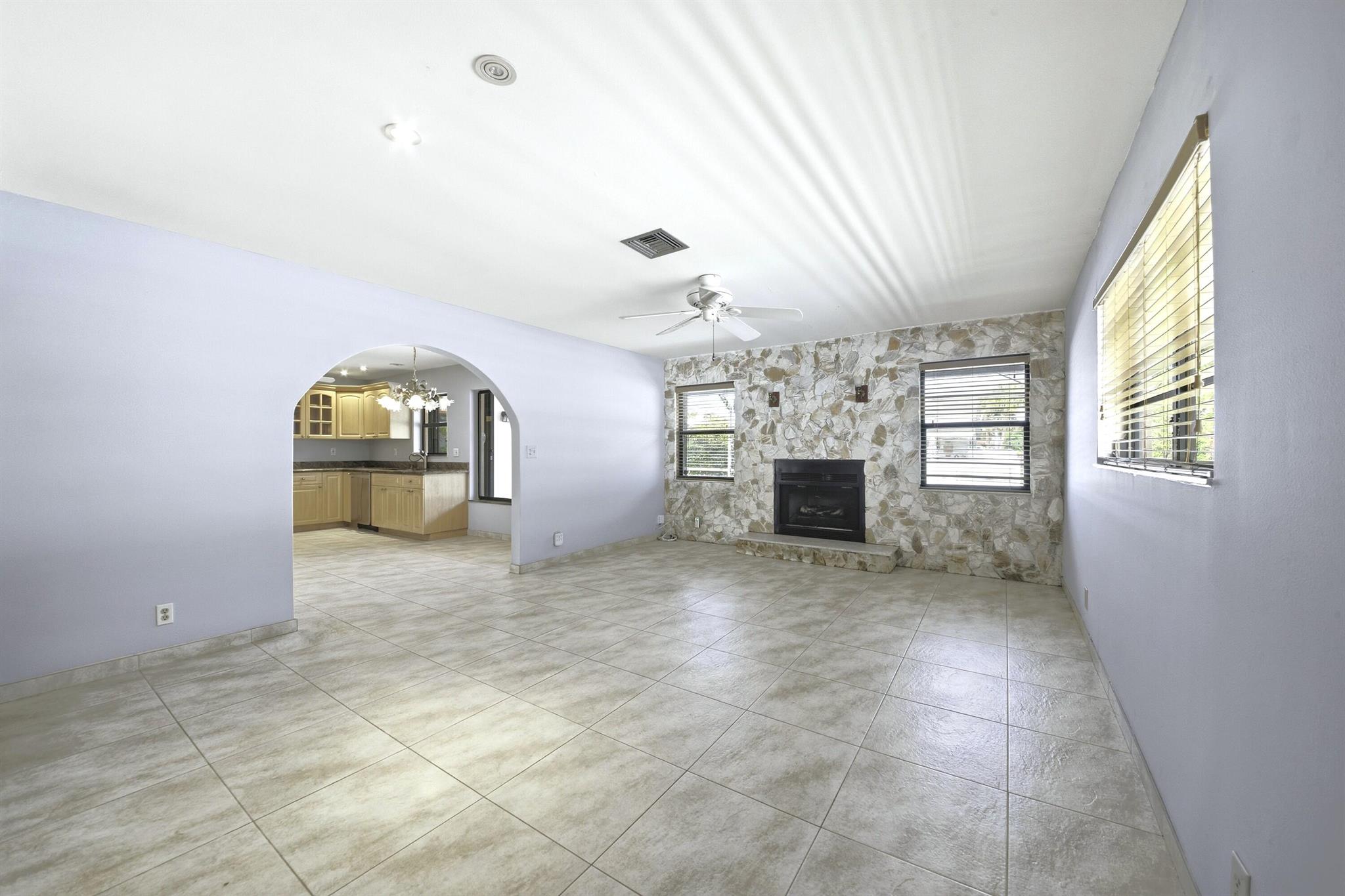 HOLLYWOOD CENTER - Residential