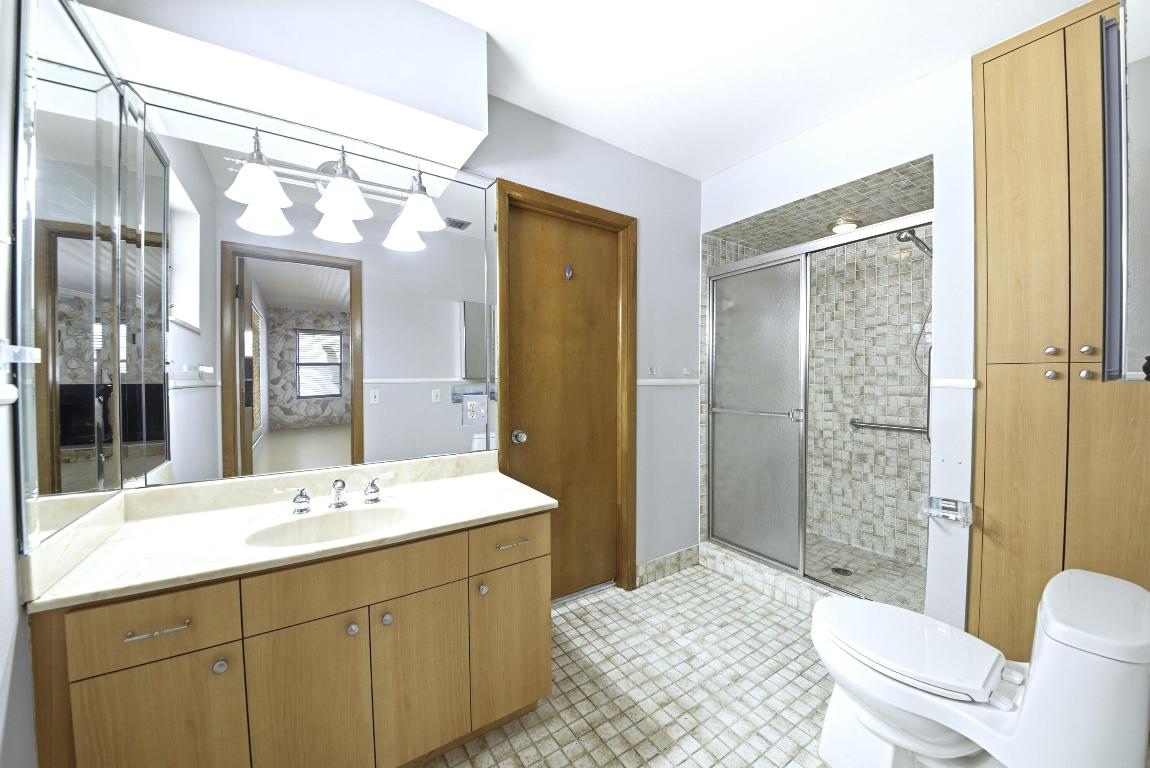 HOLLYWOOD CENTER - Residential