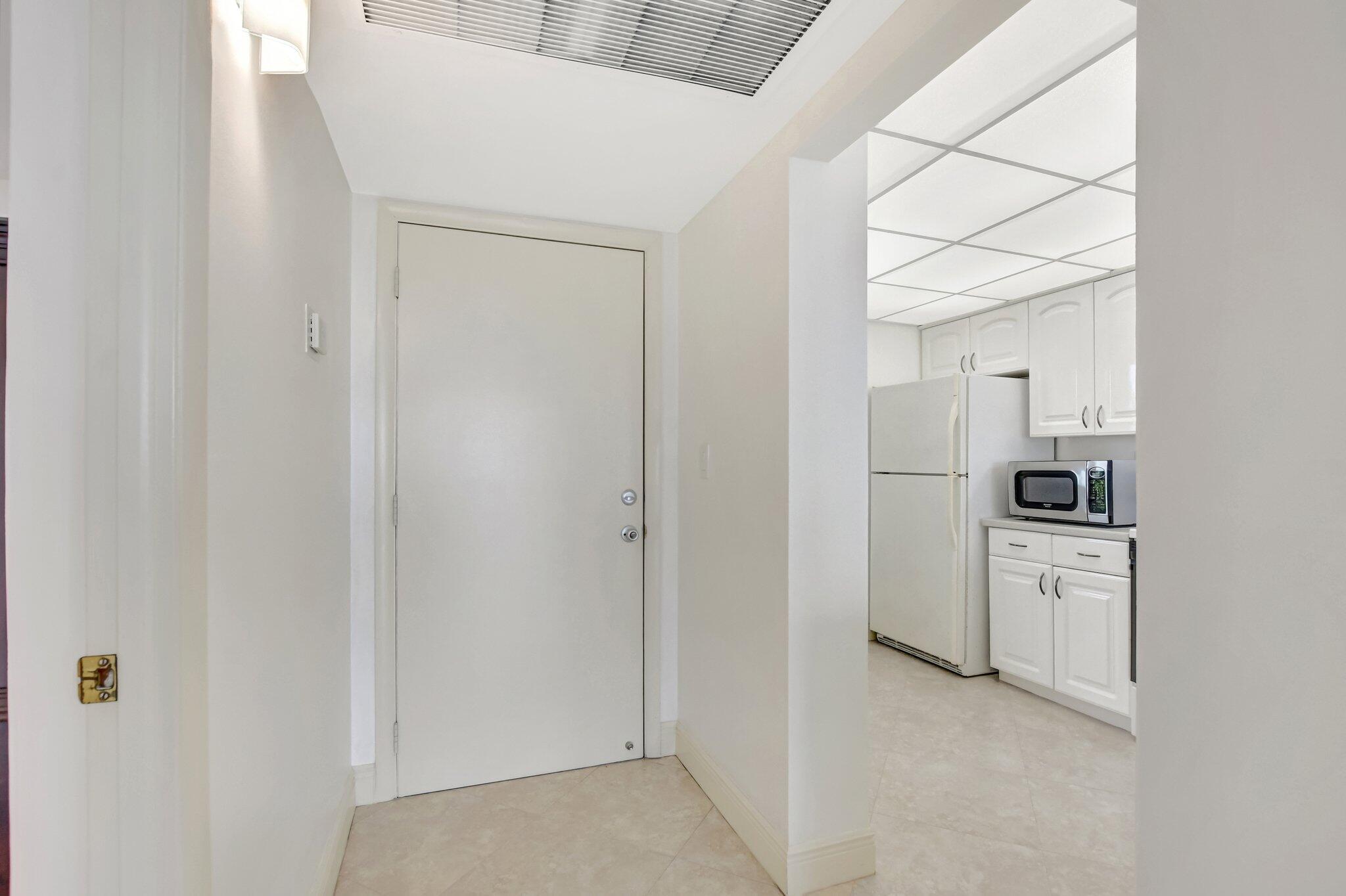 8 Royal Palm Way 401