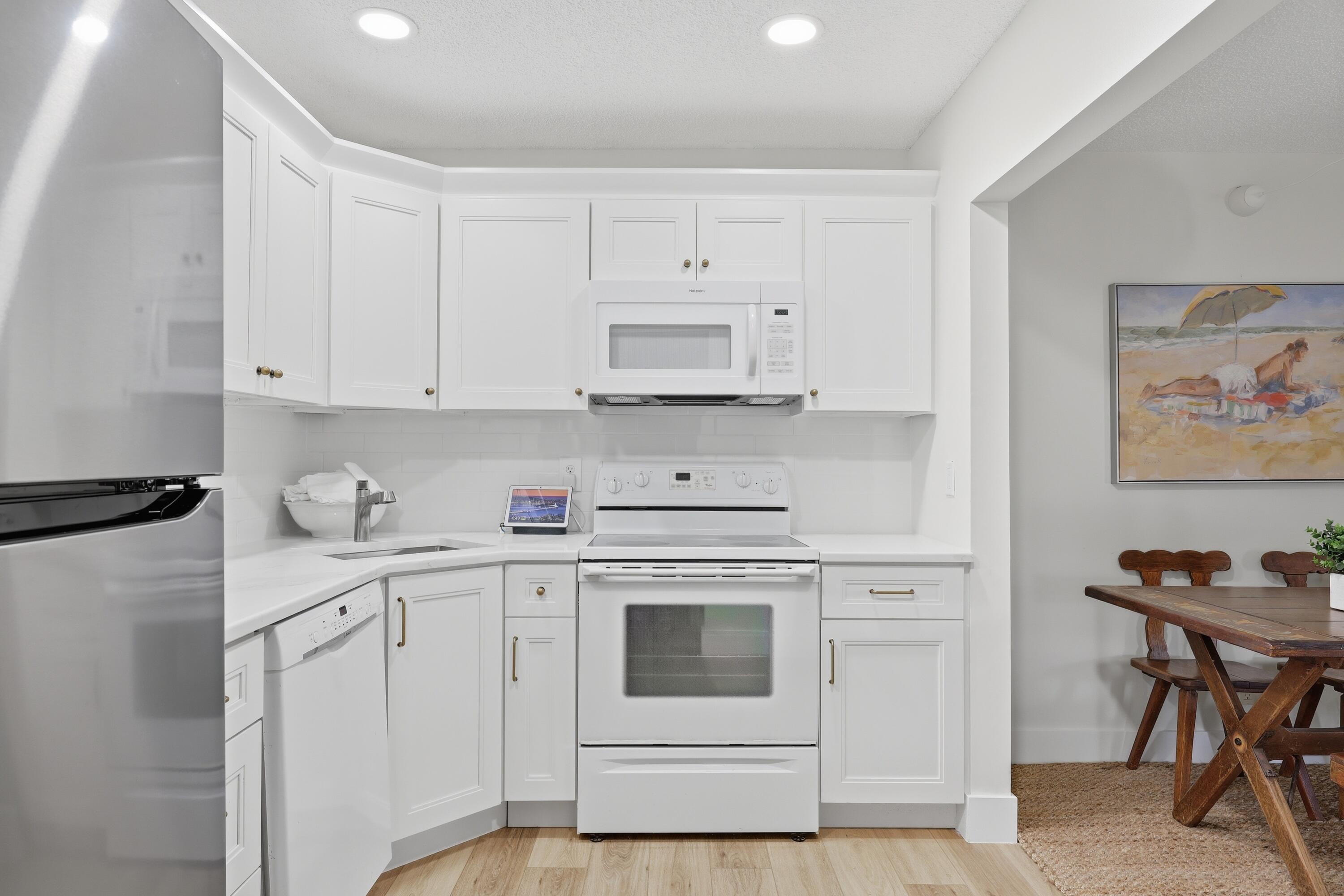 PINE RIDGE IV COND DECL FILED - Residential