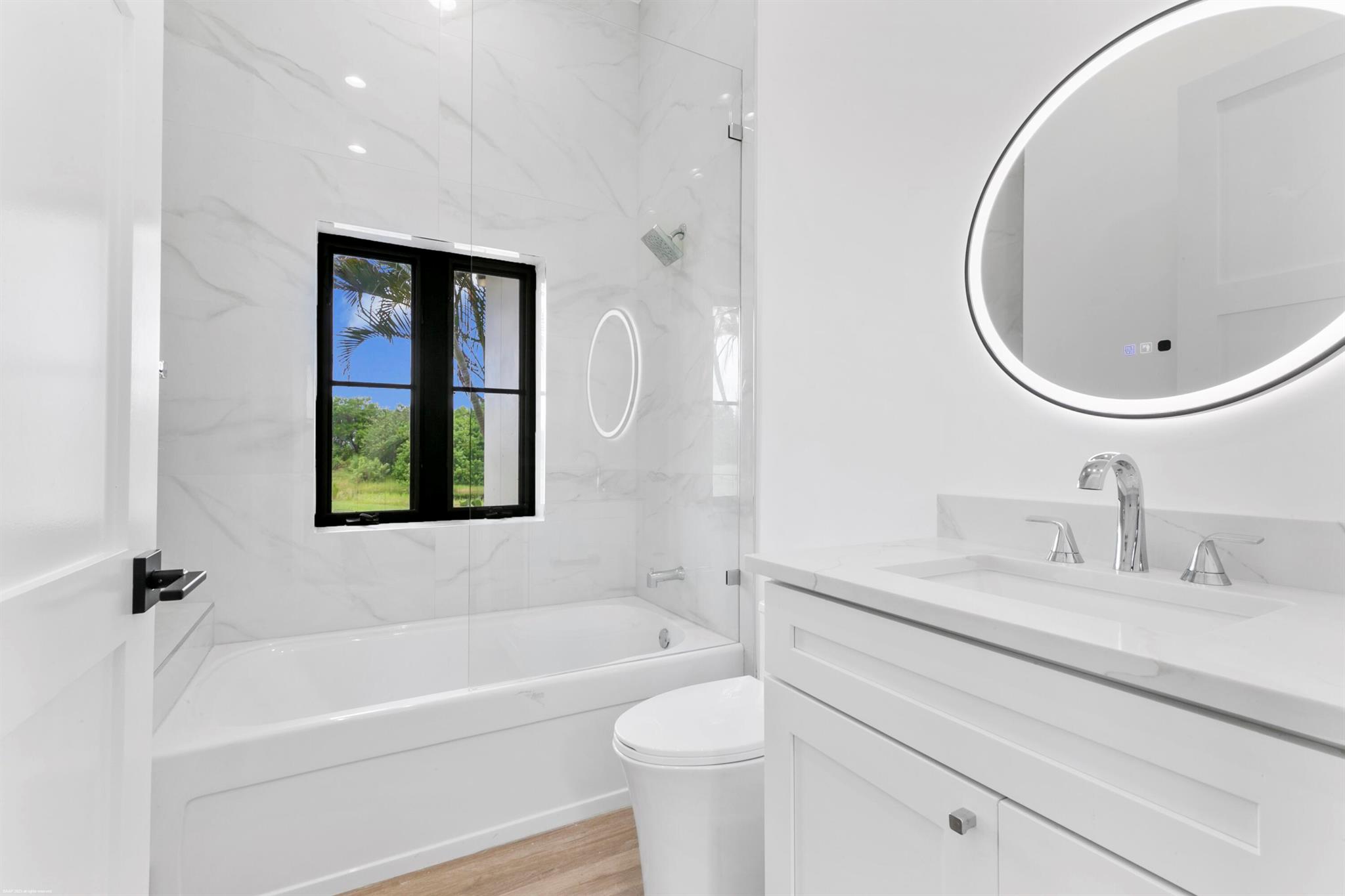 WHITE FENCES EQUESTRIAN E - Residential