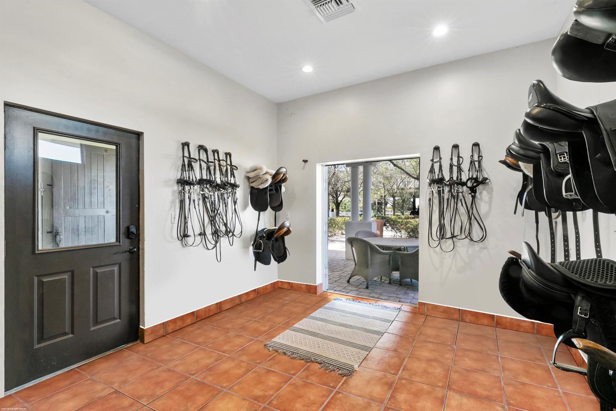 WHITE FENCES EQUESTRIAN E - Residential