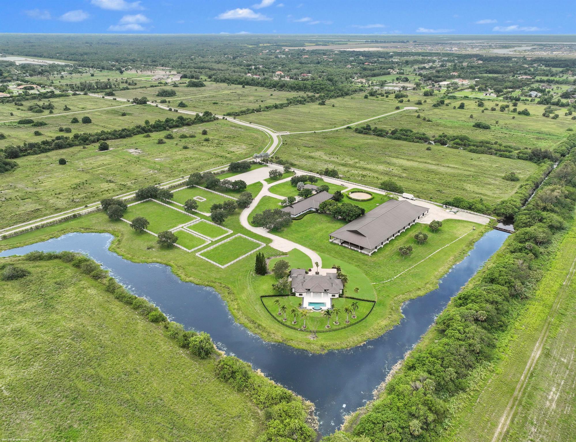 WHITE FENCES EQUESTRIAN E - Residential