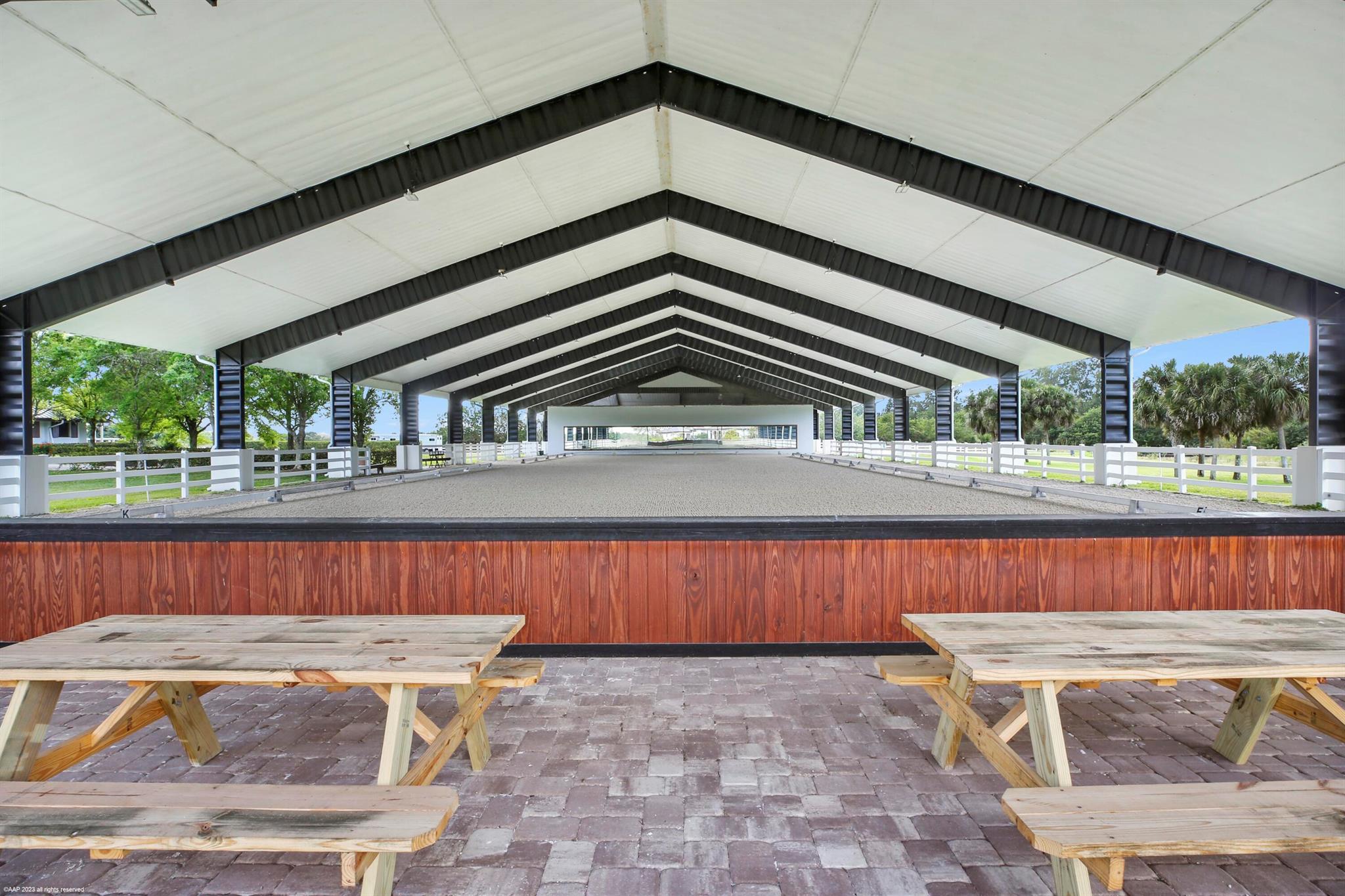 WHITE FENCES EQUESTRIAN E - Residential