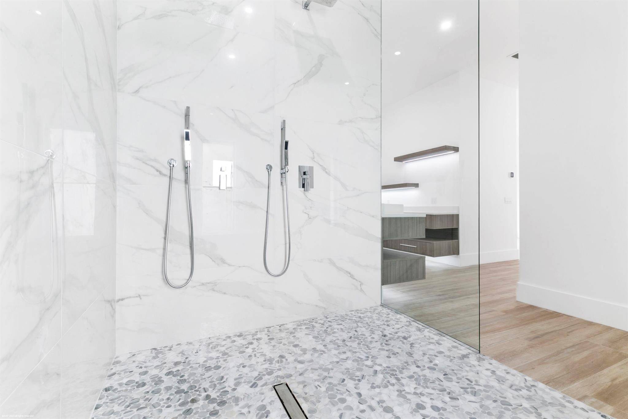 WHITE FENCES EQUESTRIAN E - Residential