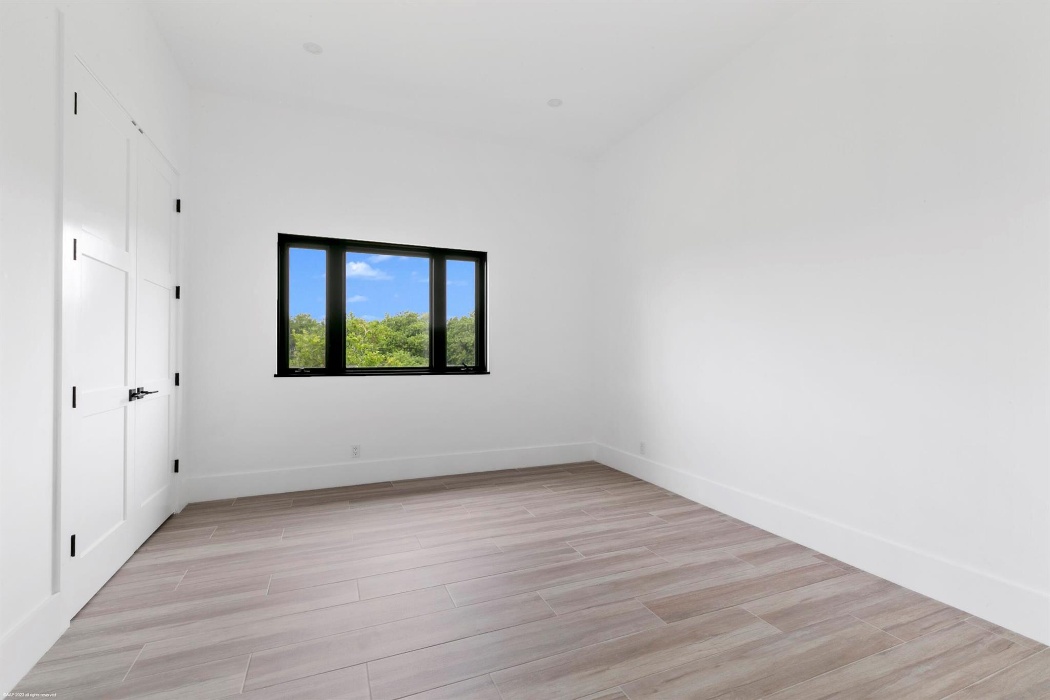 WHITE FENCES EQUESTRIAN E - Residential