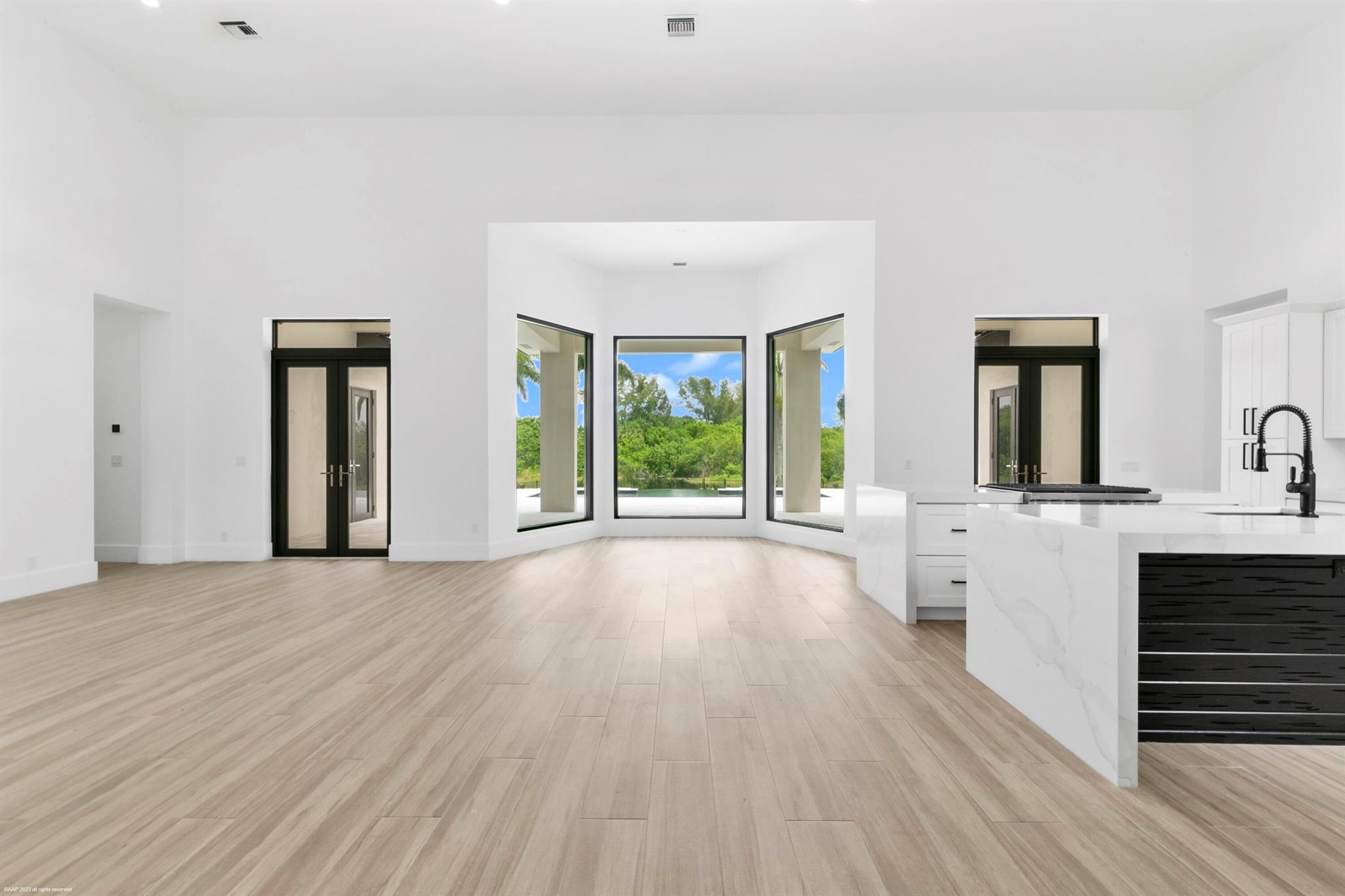 WHITE FENCES EQUESTRIAN E - Residential