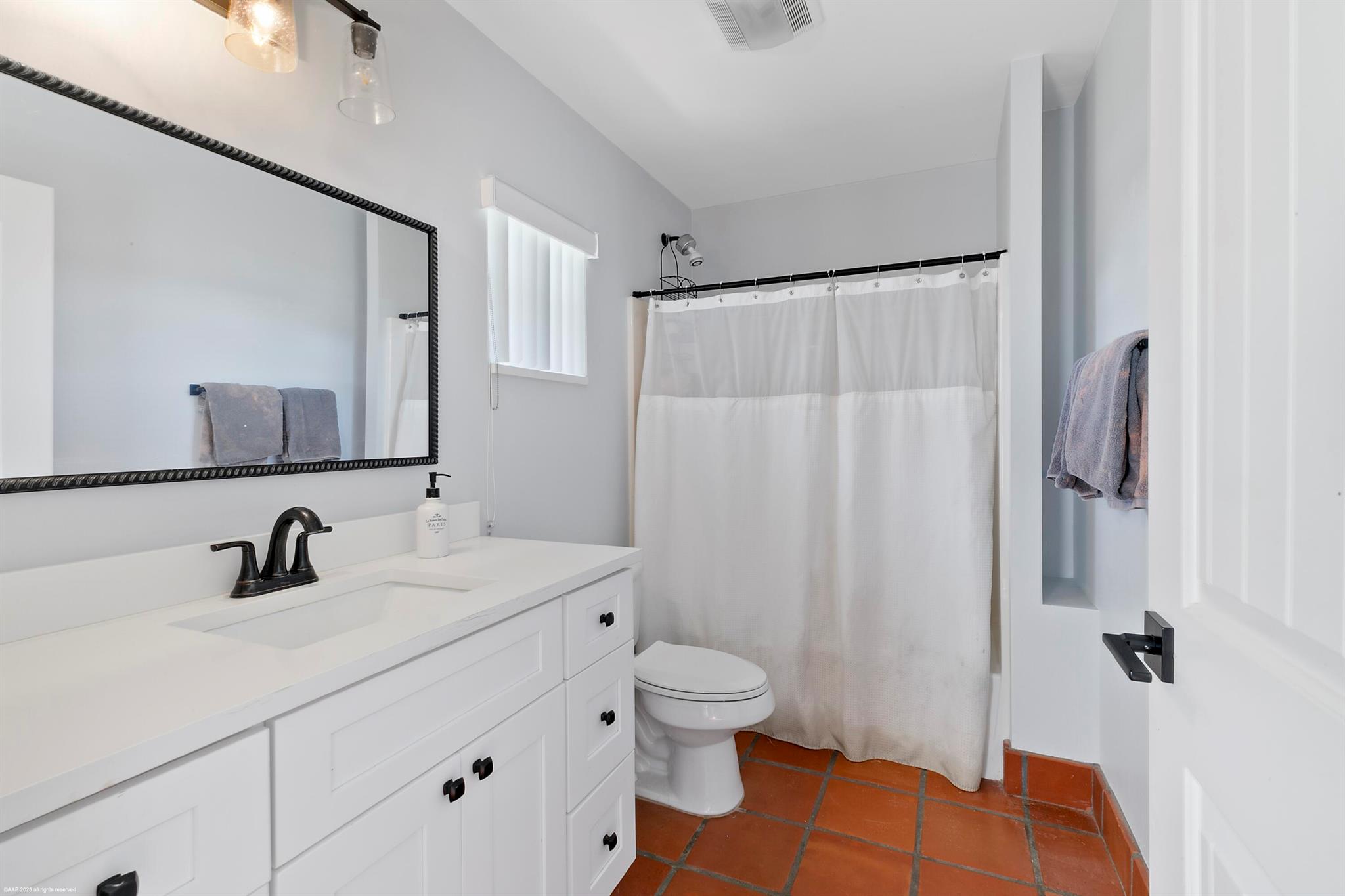 WHITE FENCES EQUESTRIAN E - Residential