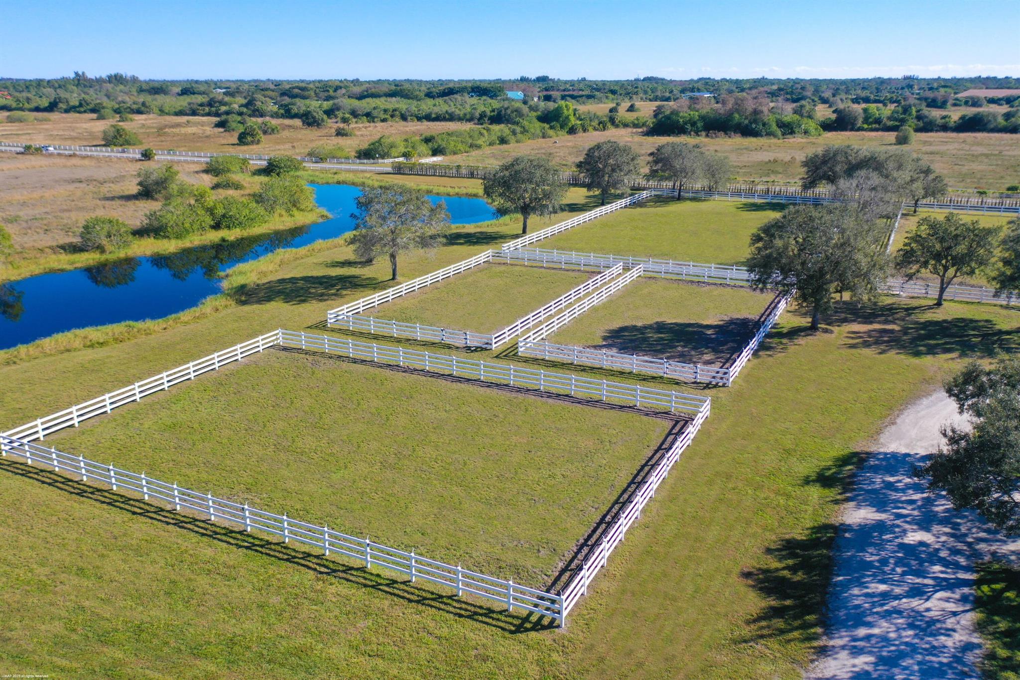 WHITE FENCES EQUESTRIAN E - Residential