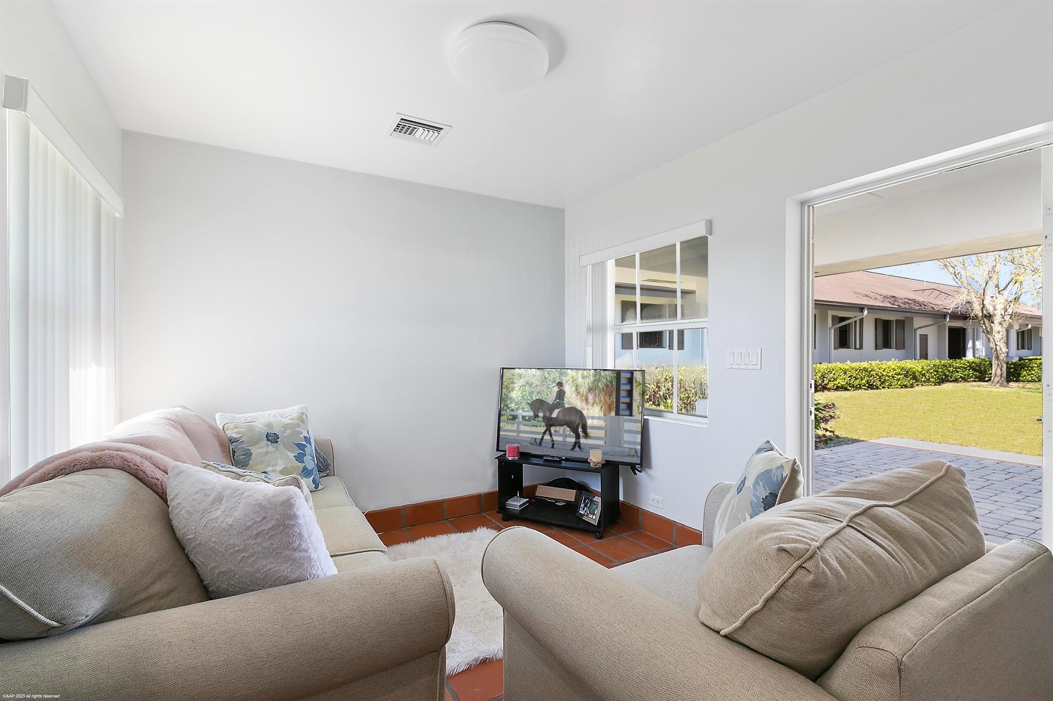 WHITE FENCES EQUESTRIAN E - Residential