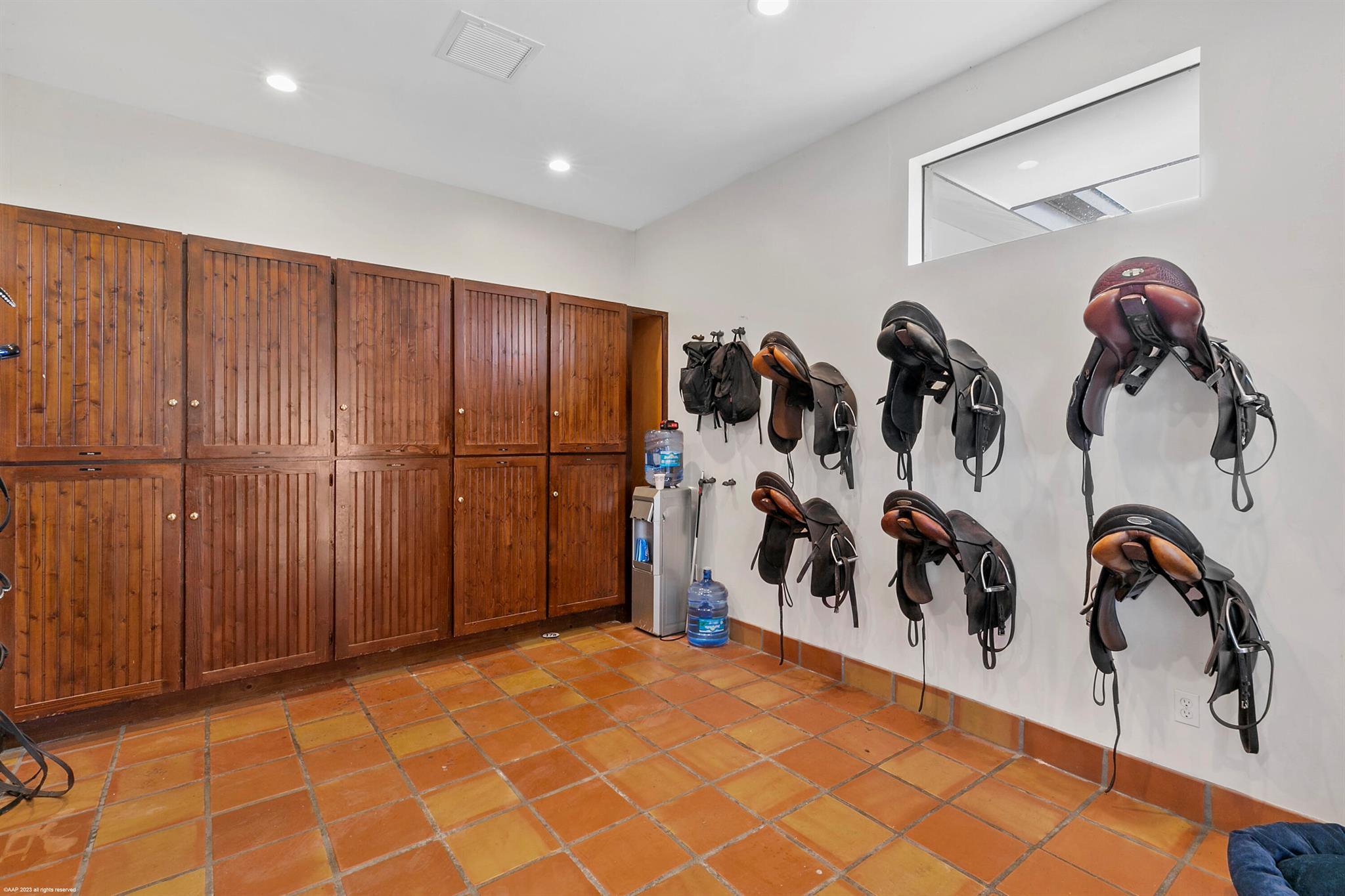 WHITE FENCES EQUESTRIAN E - Residential