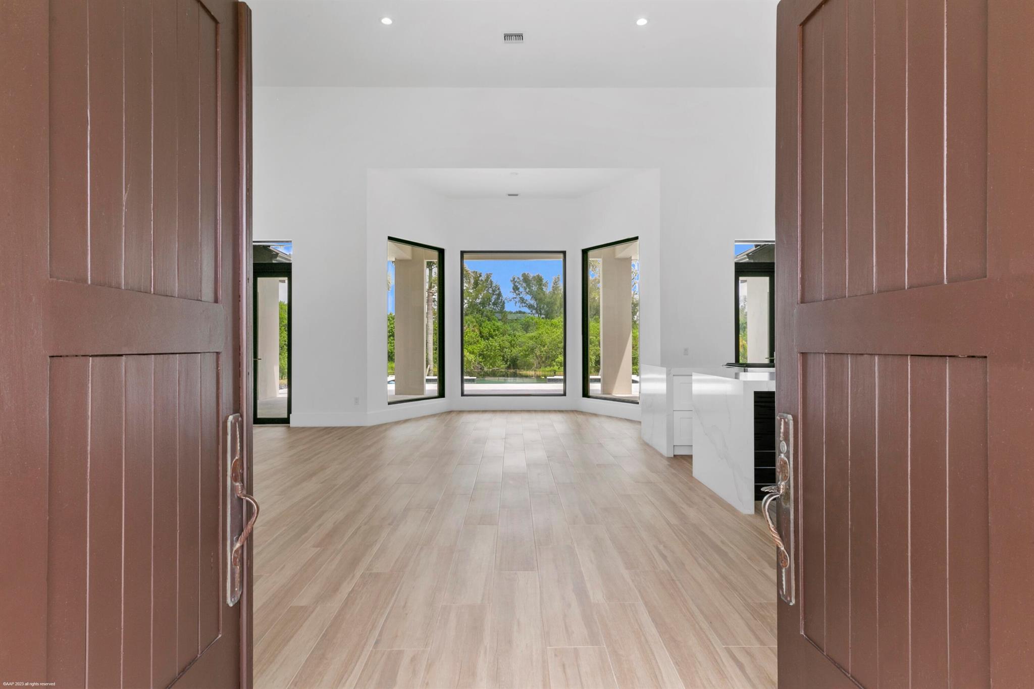 WHITE FENCES EQUESTRIAN E - Residential