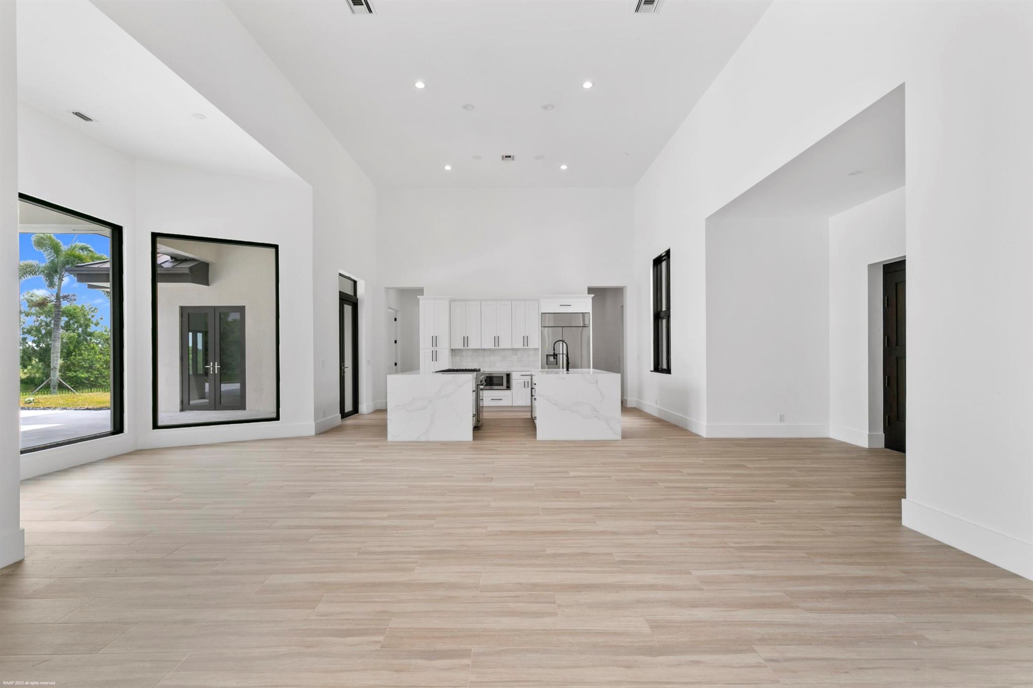 WHITE FENCES EQUESTRIAN E - Residential