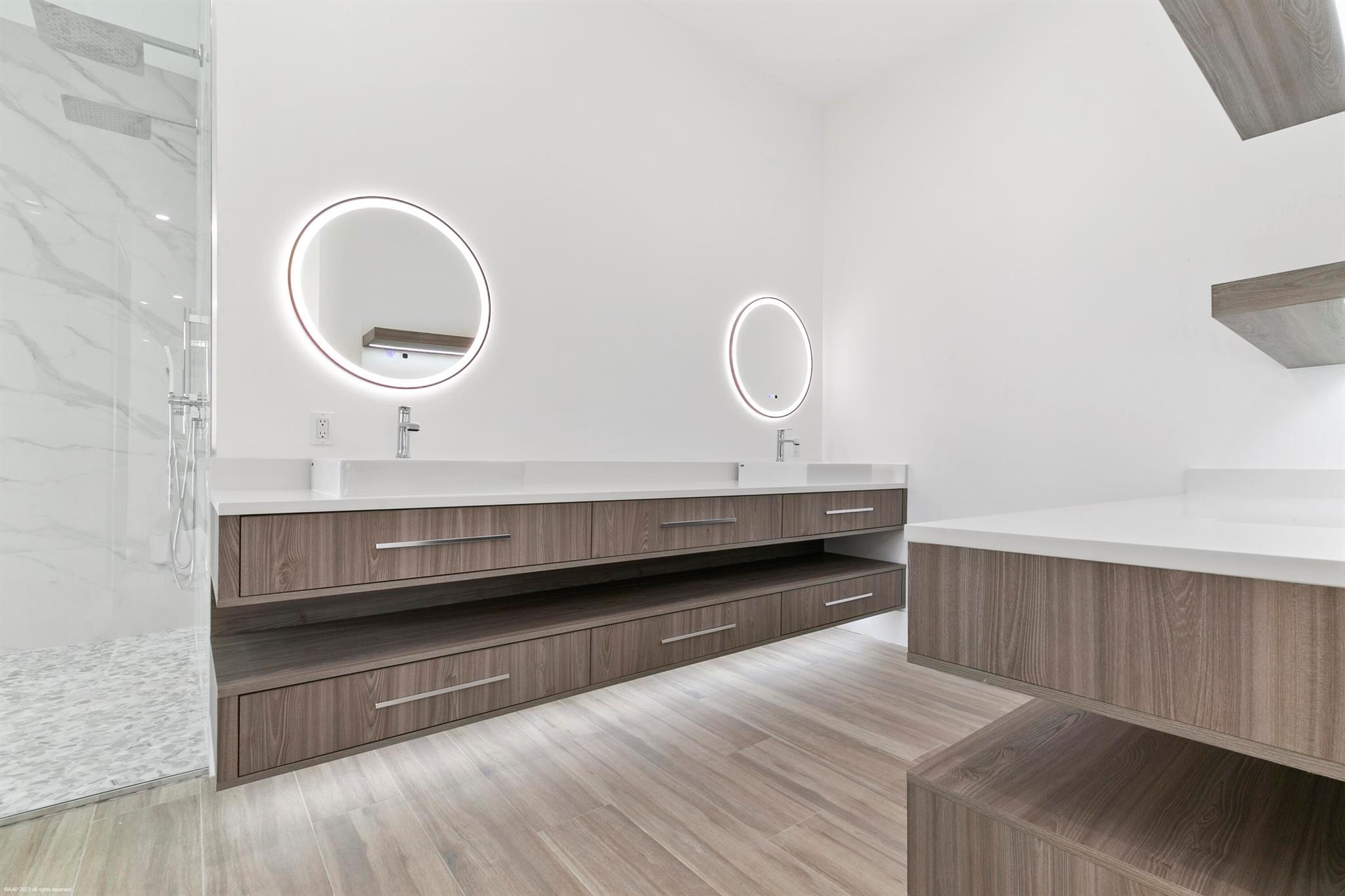 WHITE FENCES EQUESTRIAN E - Residential