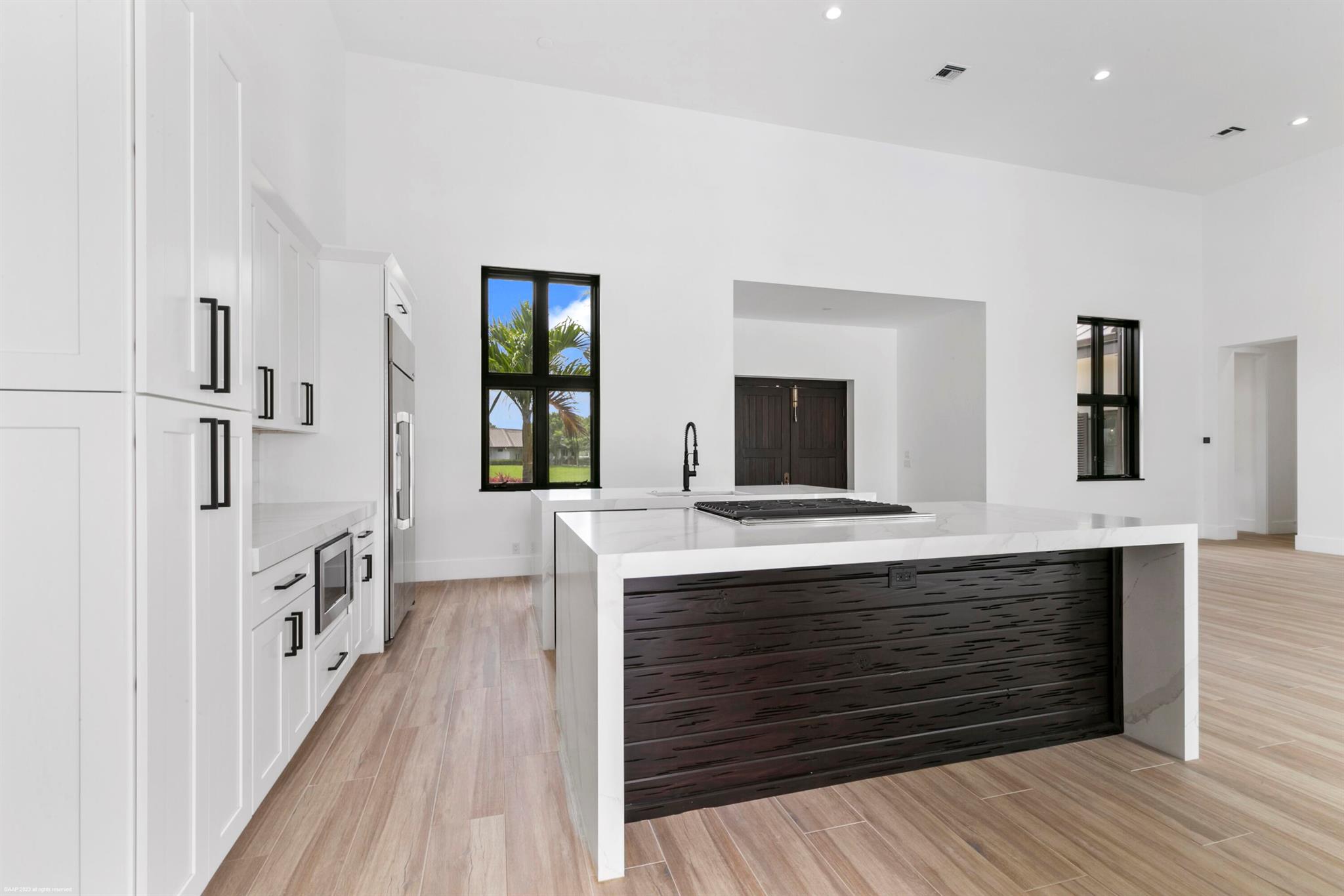 WHITE FENCES EQUESTRIAN E - Residential