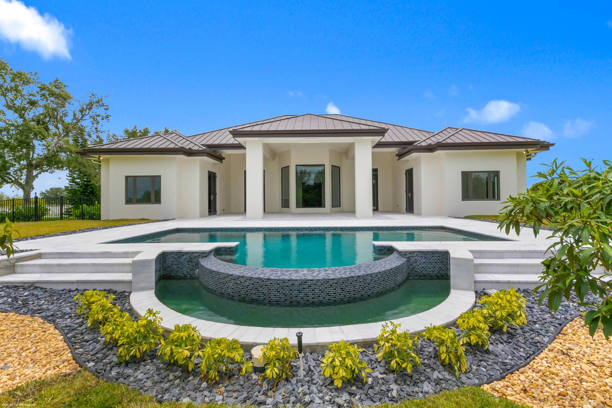 WHITE FENCES EQUESTRIAN E - Residential