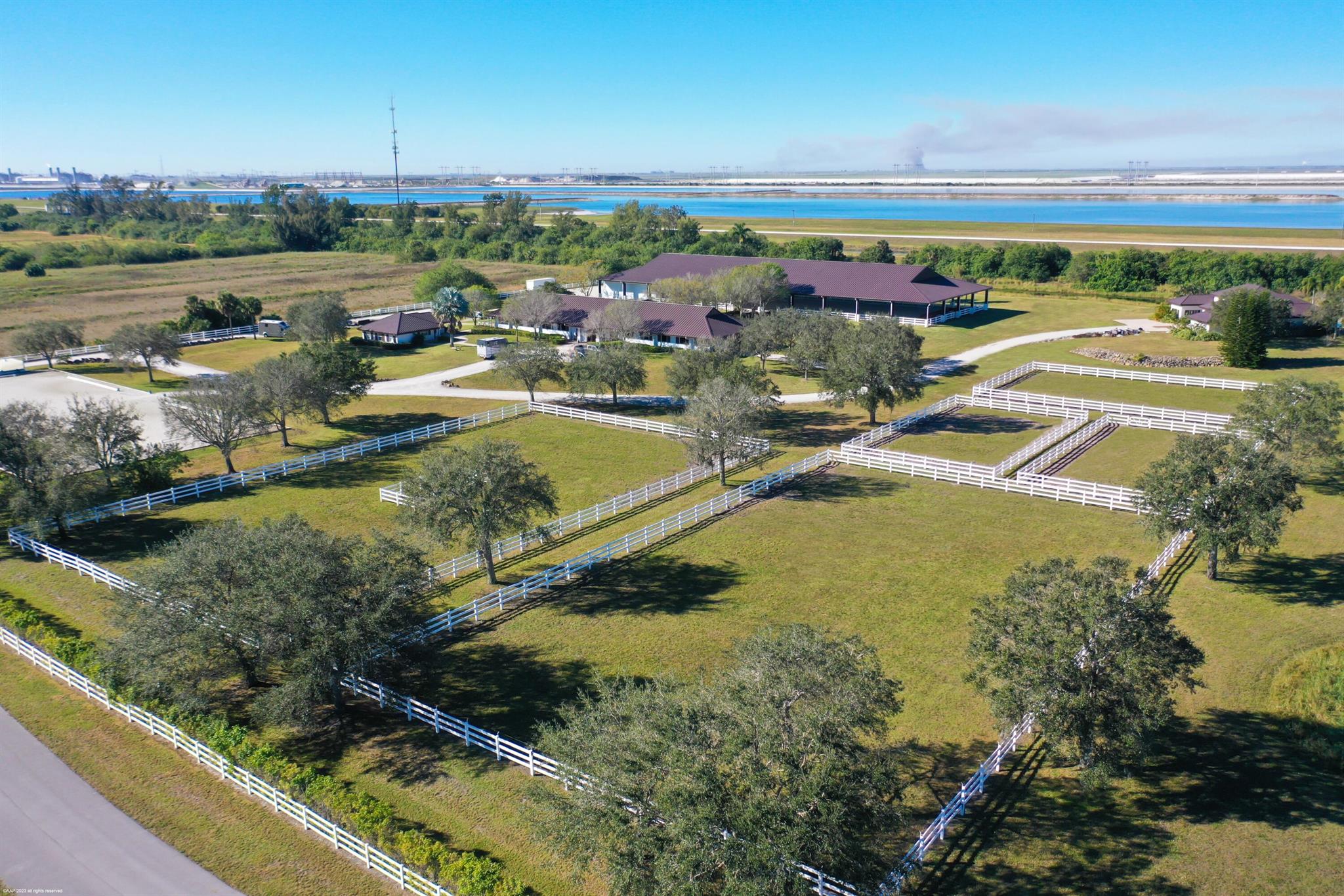 WHITE FENCES EQUESTRIAN E - Residential